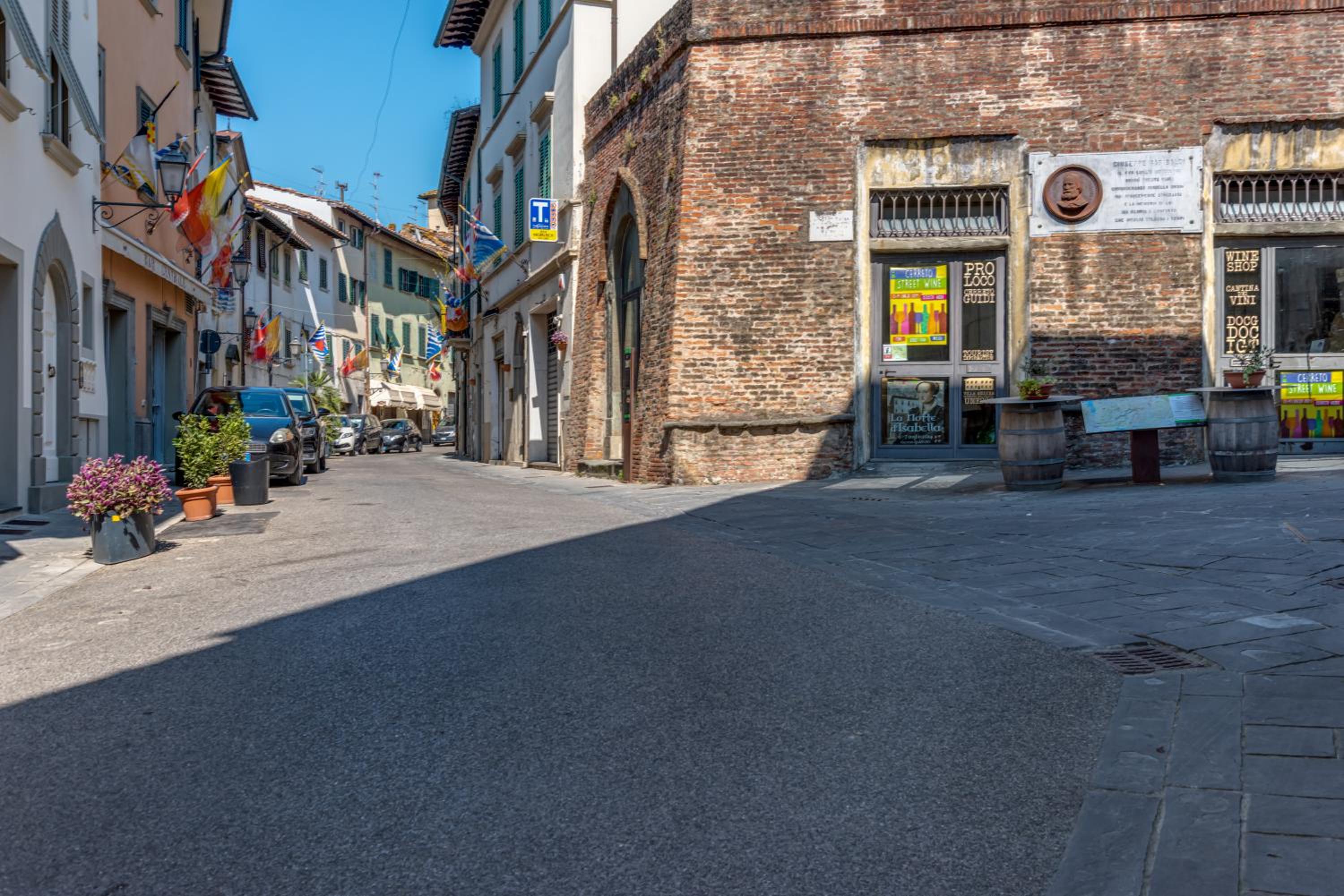 Characteristic flat in a borgo view 5