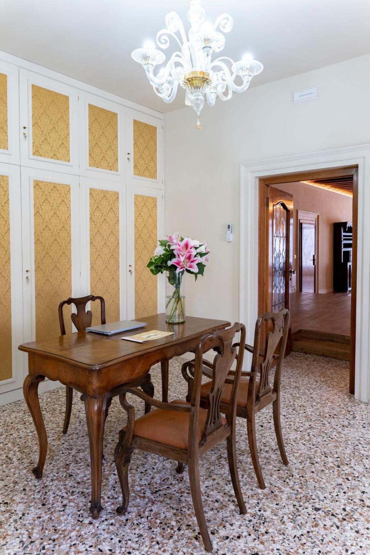 Palazzo Titti Rialto Suites
