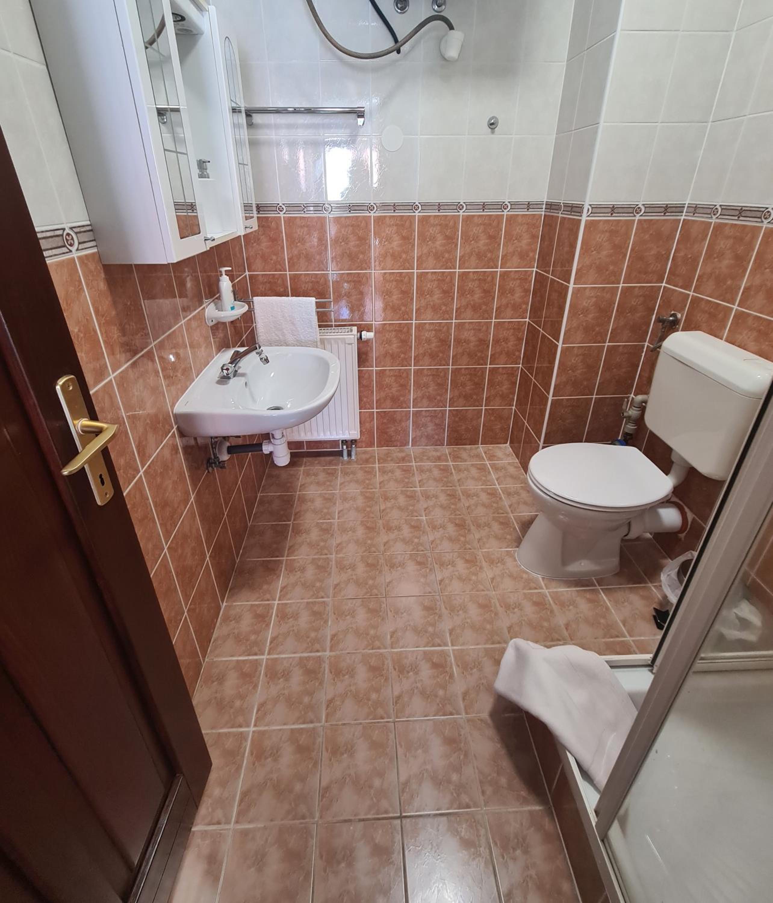 Jade Apartman