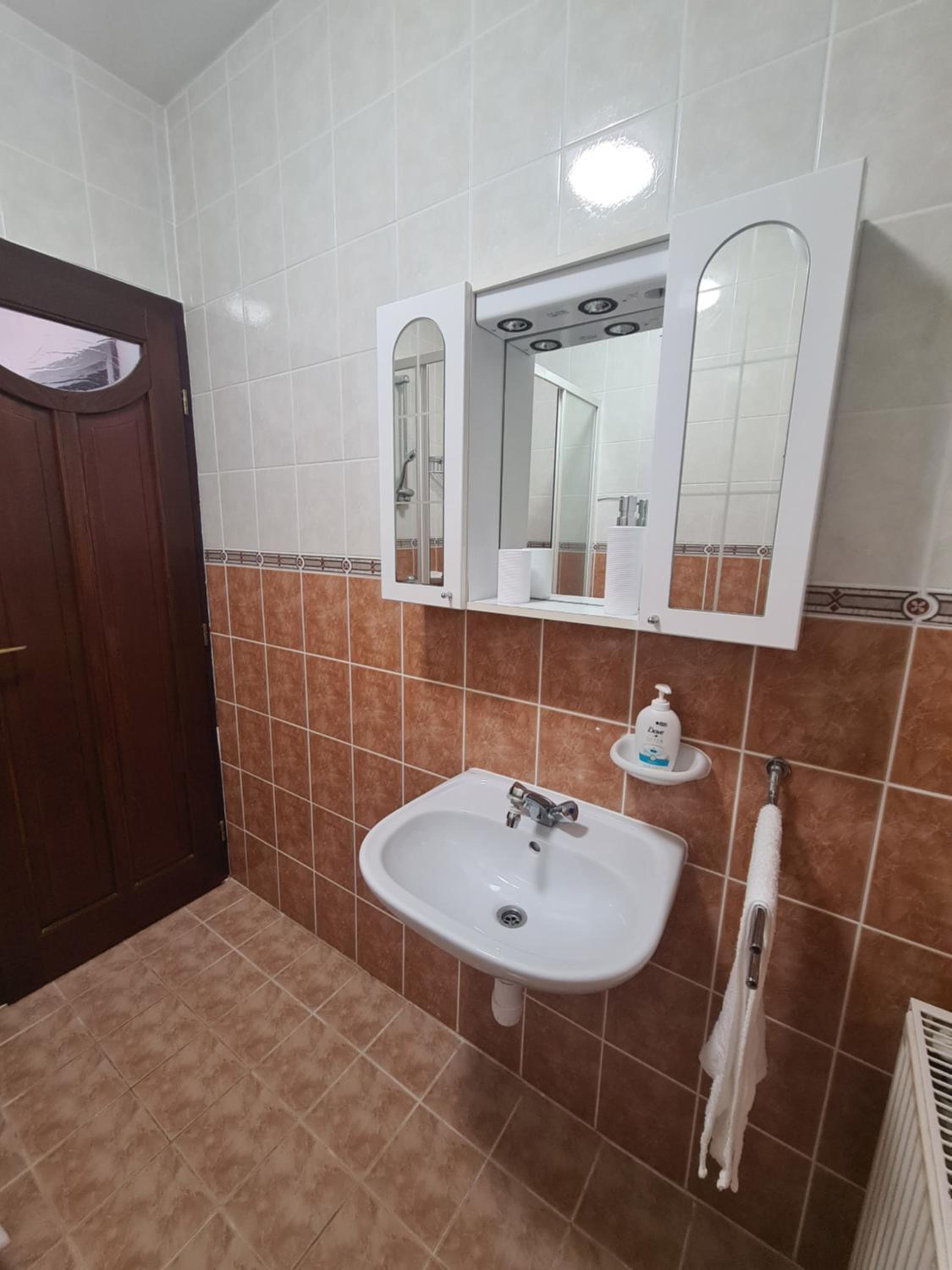 Jade Apartman