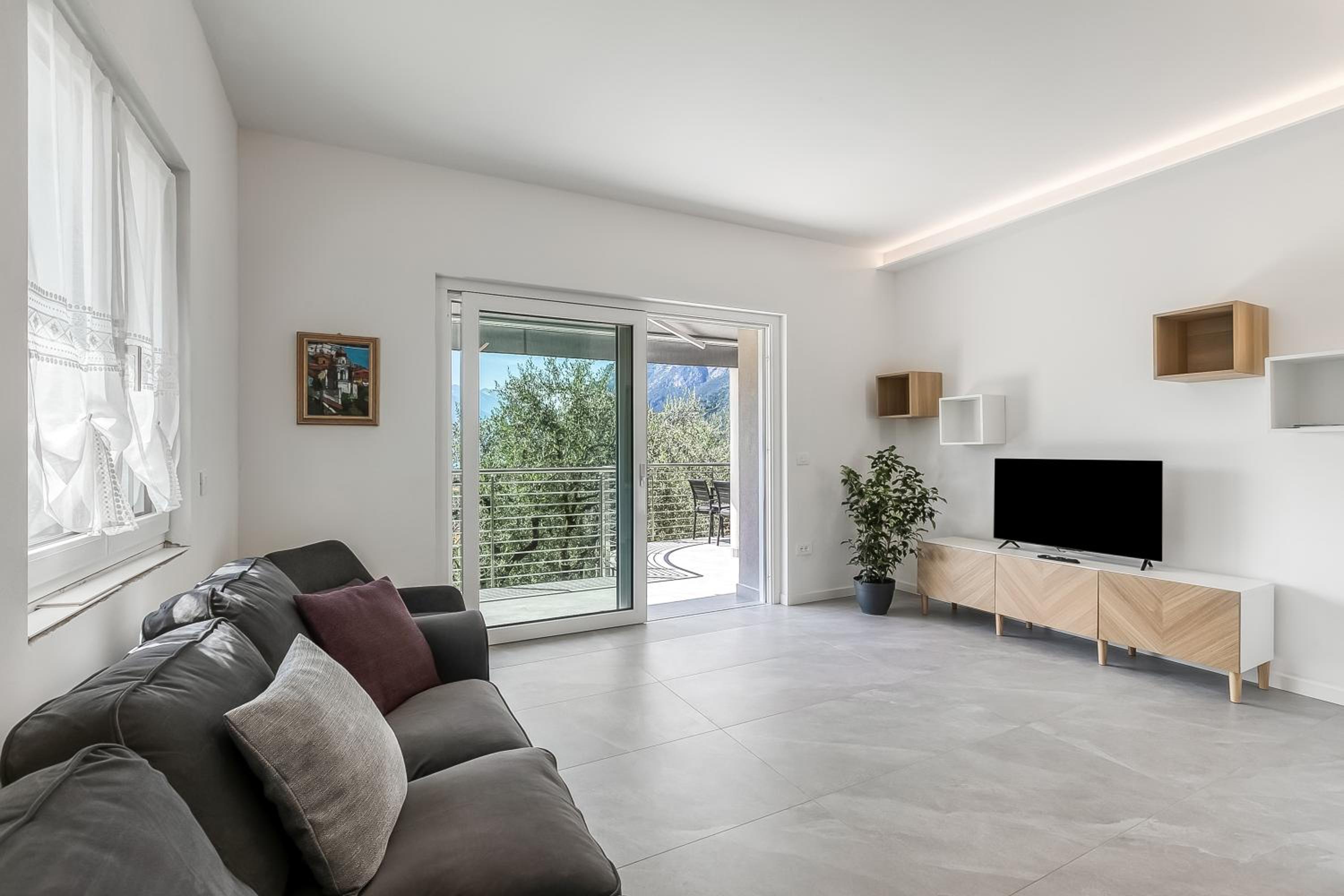 Casa Beatrice - Happy Rentals view 3