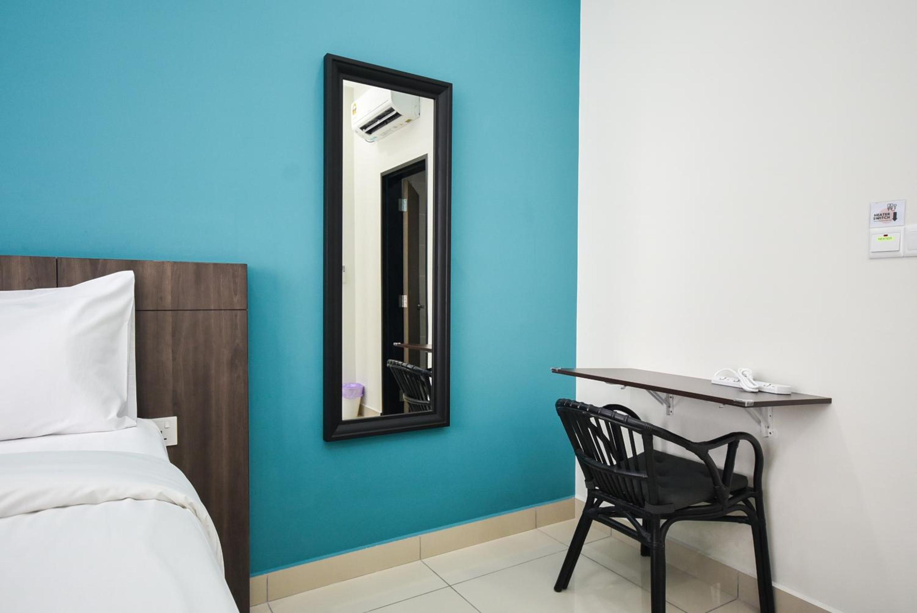 Twin Tower Residence by Nest Home【5 mins walk to CIQ】