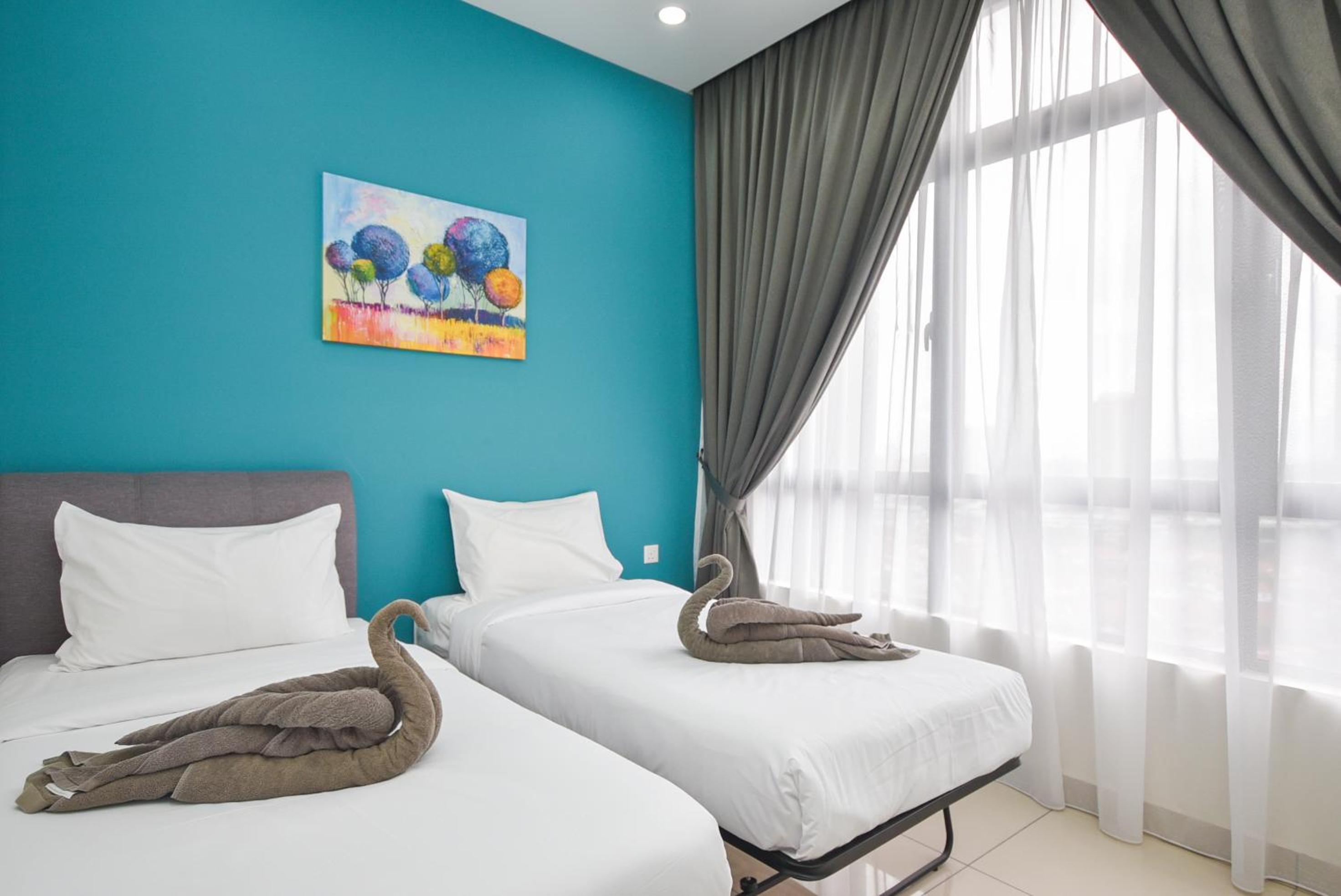 Twin Tower Residence by Nest Home【5 mins walk to CIQ】
