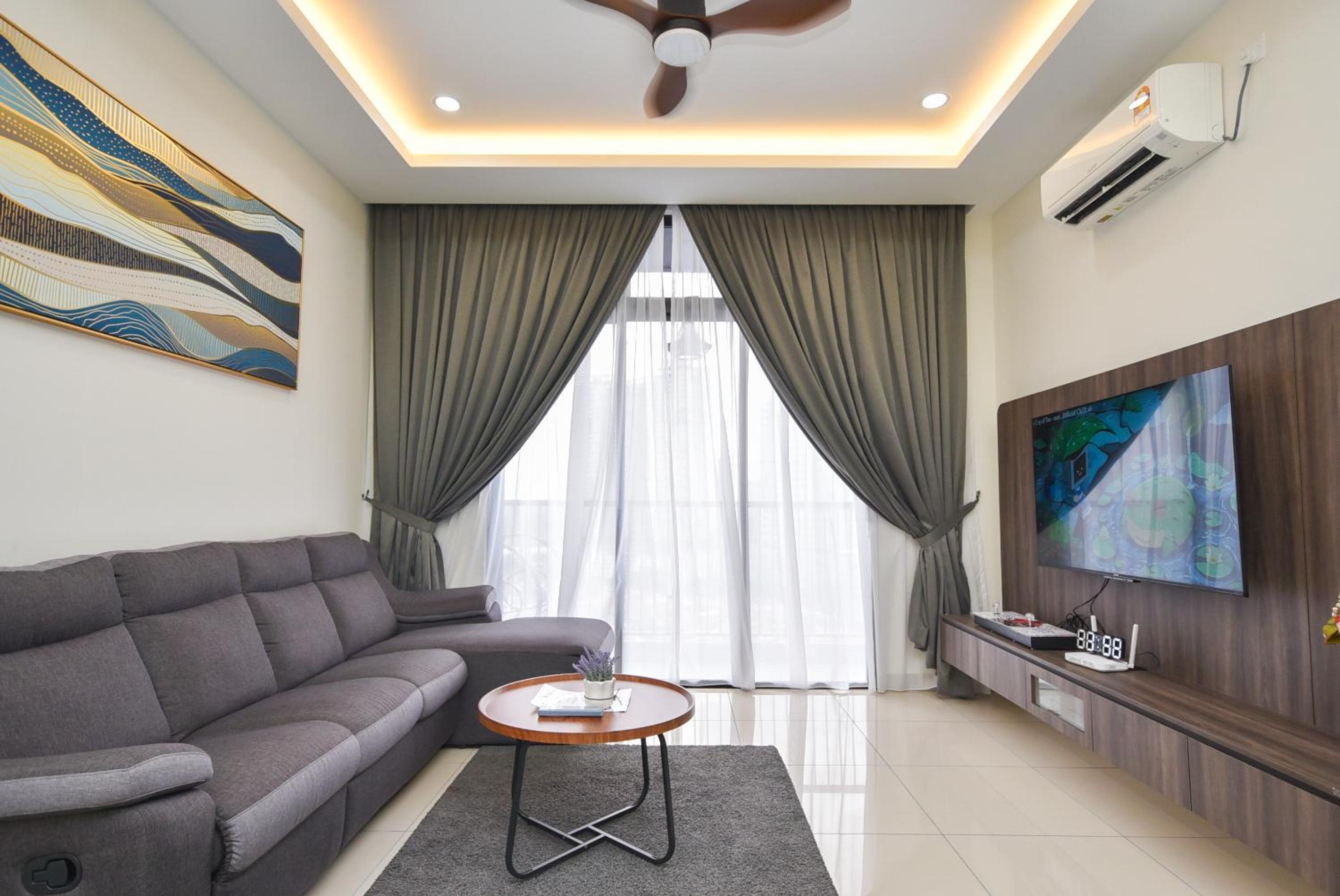 Twin Tower Residence by Nest Home【5 mins walk to CIQ】