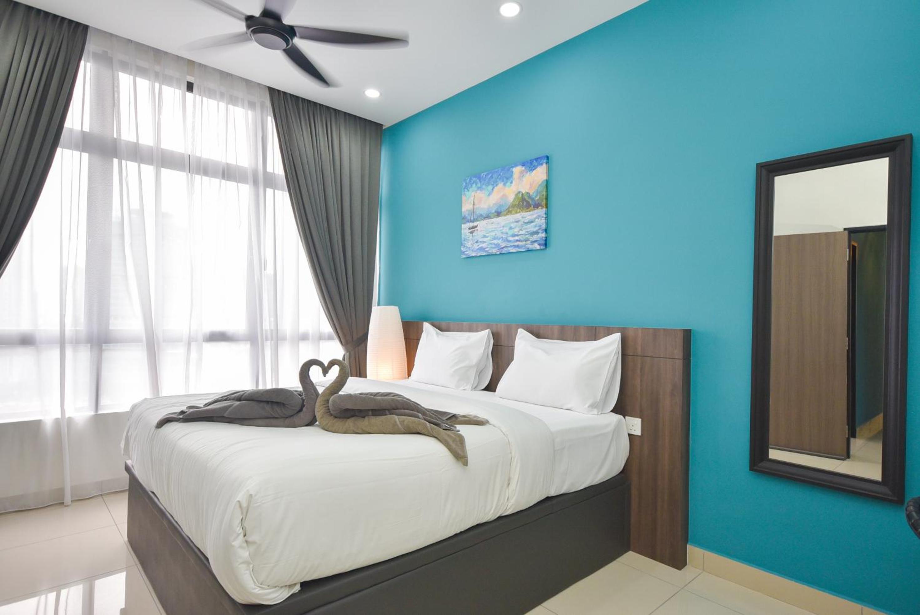 Twin Tower Residence by Nest Home【5 mins walk to CIQ】