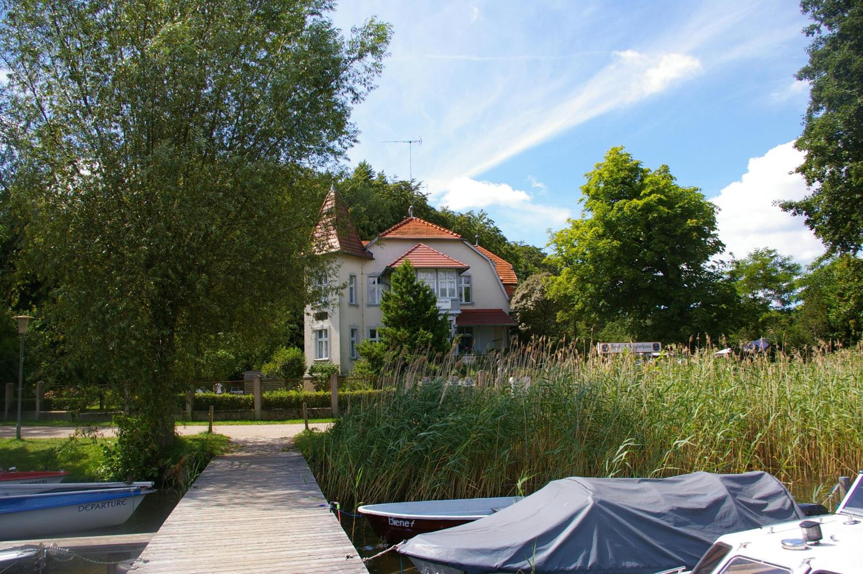 Bunte Ferienhaussiedlung