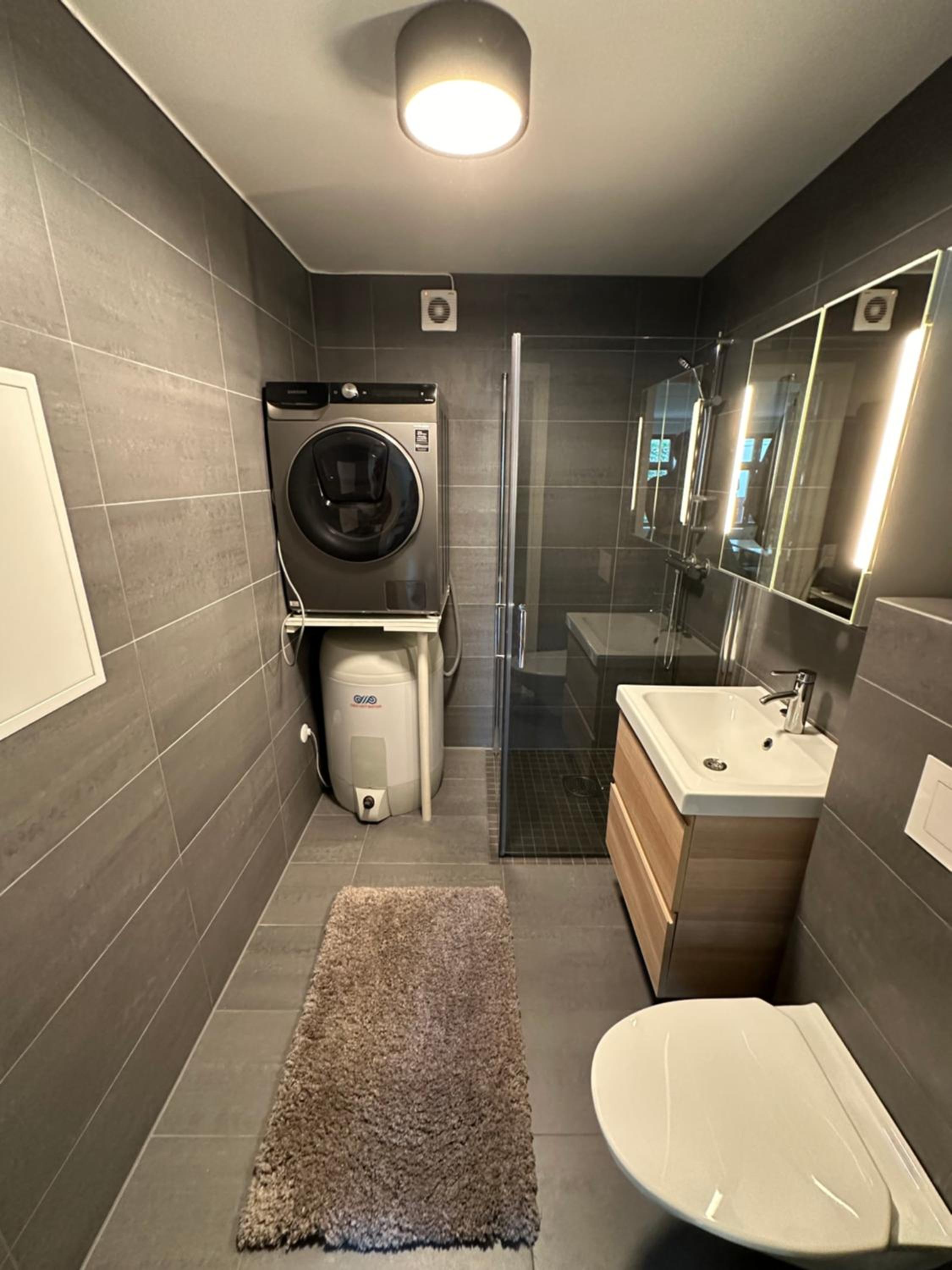 Deluxe central 2 bedroom with view and underground garage