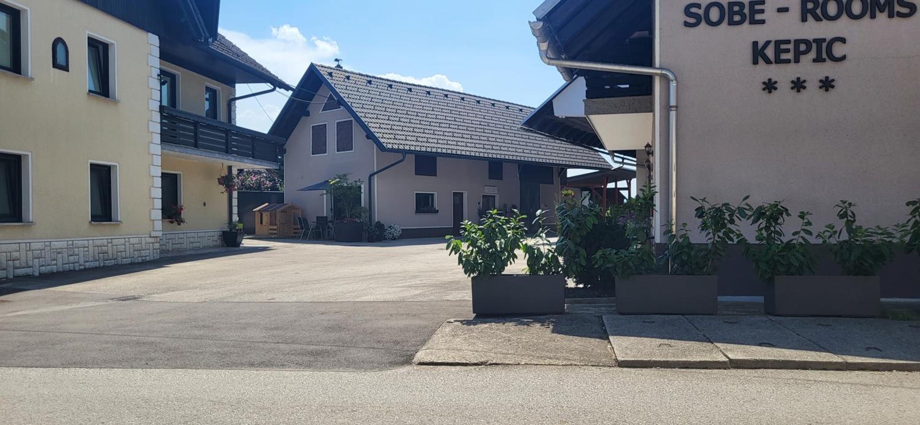 Rooms & Apartments Kepic, AIRPORT accomodation