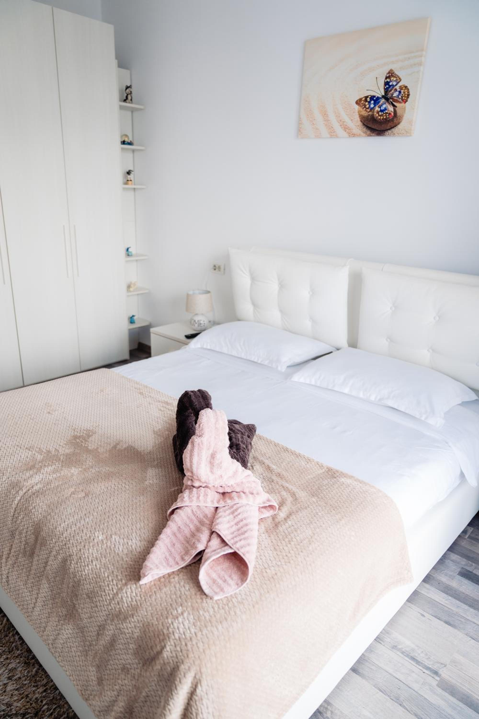 SEA-Cozy apartment Mamaia view 4