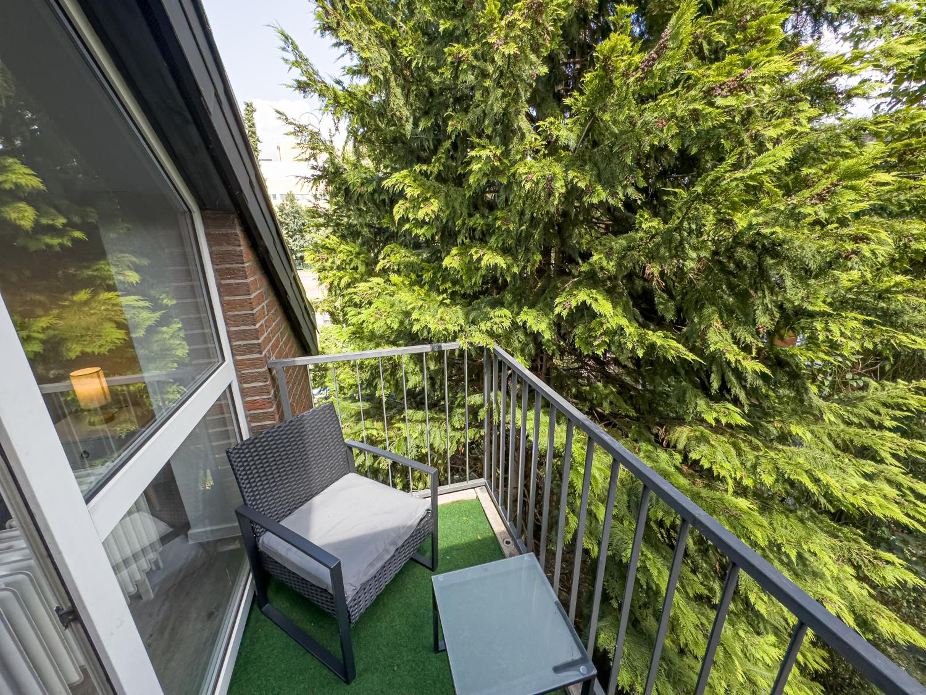 ImmoStay S#9 - Balkon und Parkplatz, Nähe Mercedes Benz, WiFi, 4K Streaming