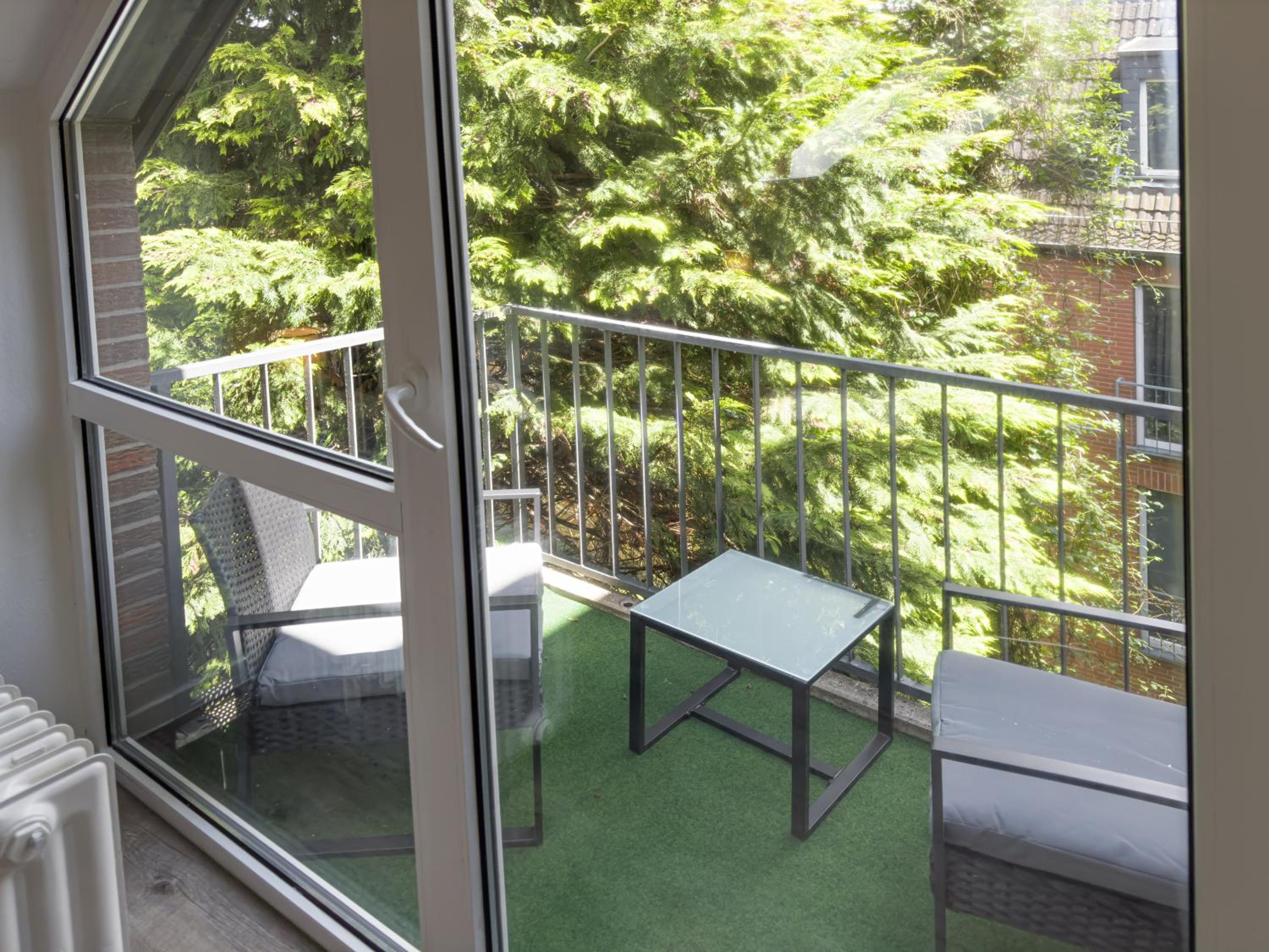 ImmoStay S#9 - Balkon und Parkplatz, Nähe Mercedes Benz, WiFi, 4K Streaming
