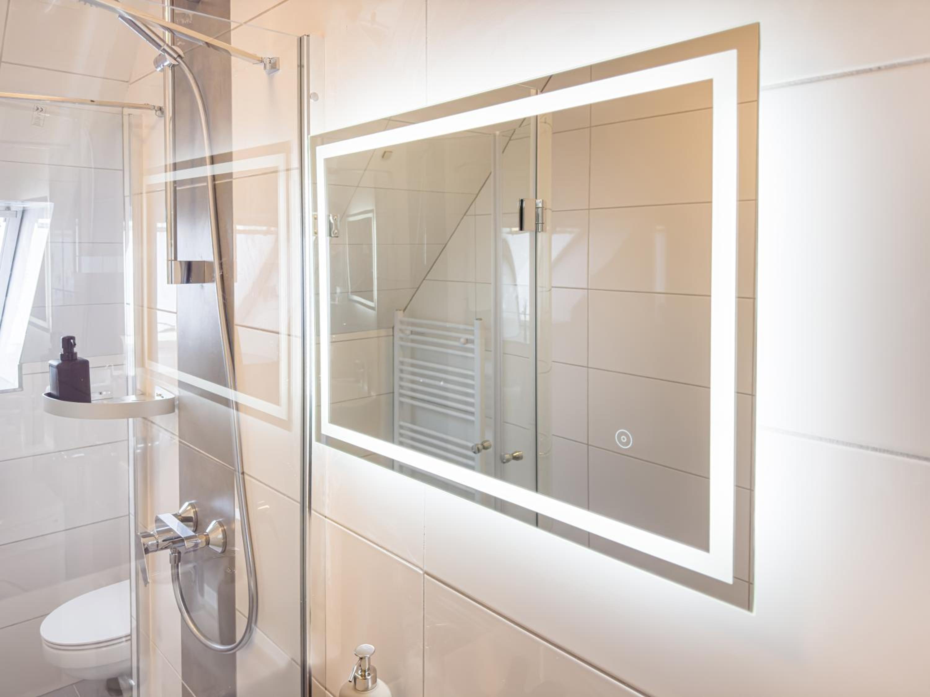 ImmoStay M#6 Maisonette- Apartment, Wifi & Parken, Parkanlage, 4K TV