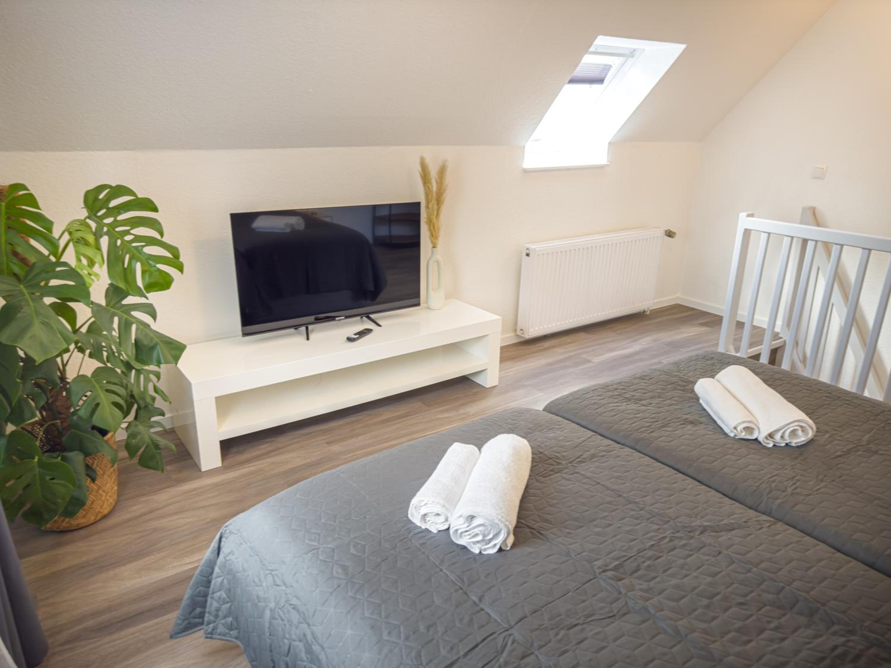 ImmoStay M#6 Maisonette- Apartment, Wifi & Parken, Parkanlage, 4K TV