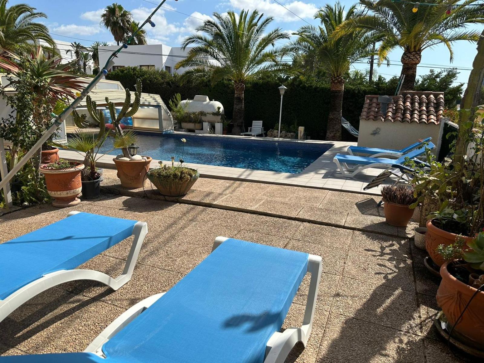 Chalet Los Almendros con piscina privada