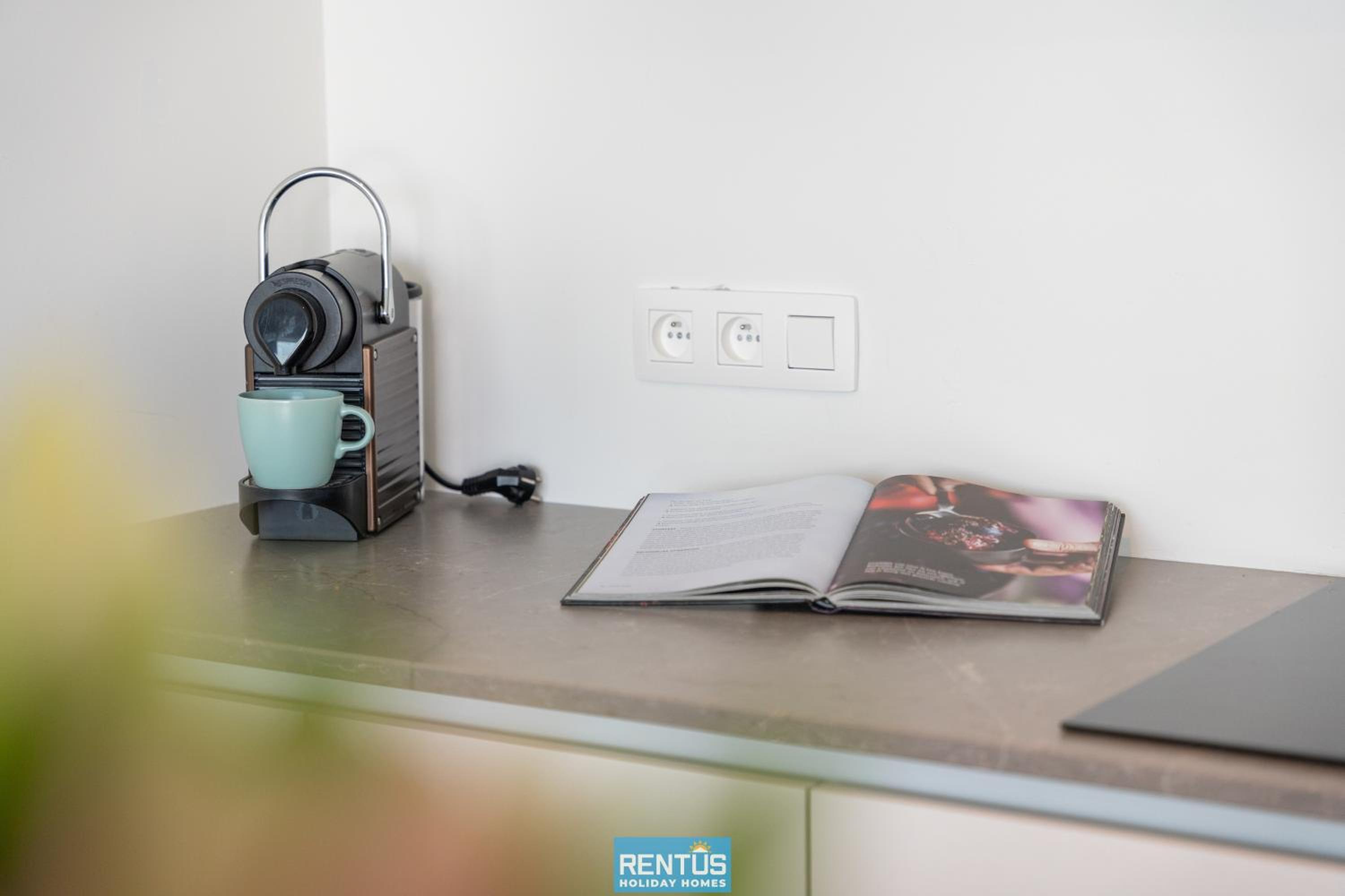 Zwem & Zen - spacious apartment with outdoor pool