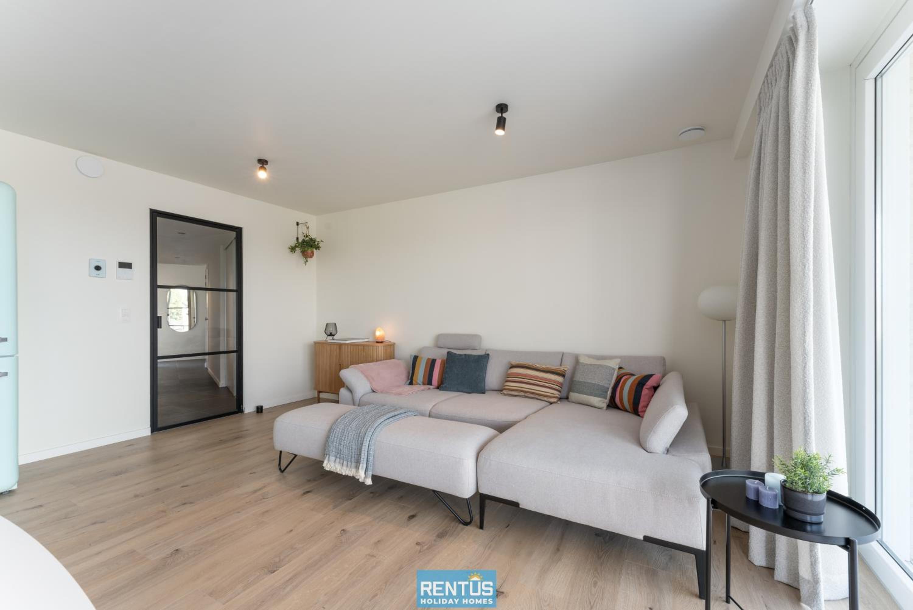 Zwem & Zen - spacious apartment with outdoor pool