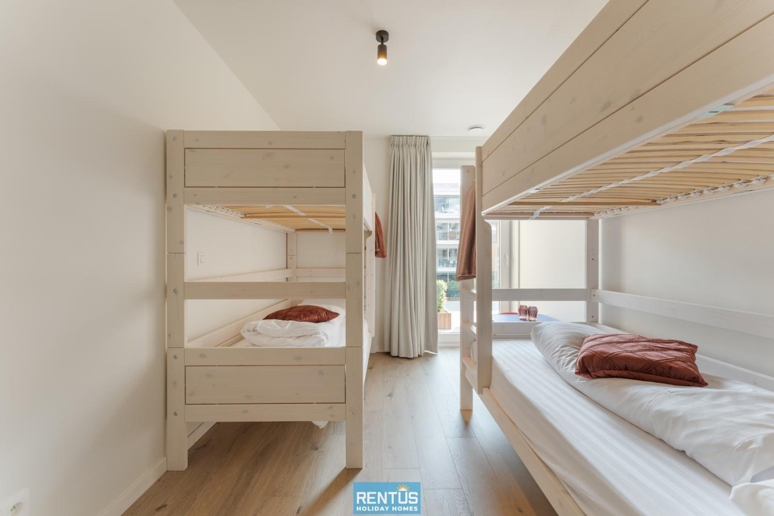 Zwem & Zen - spacious apartment with outdoor pool