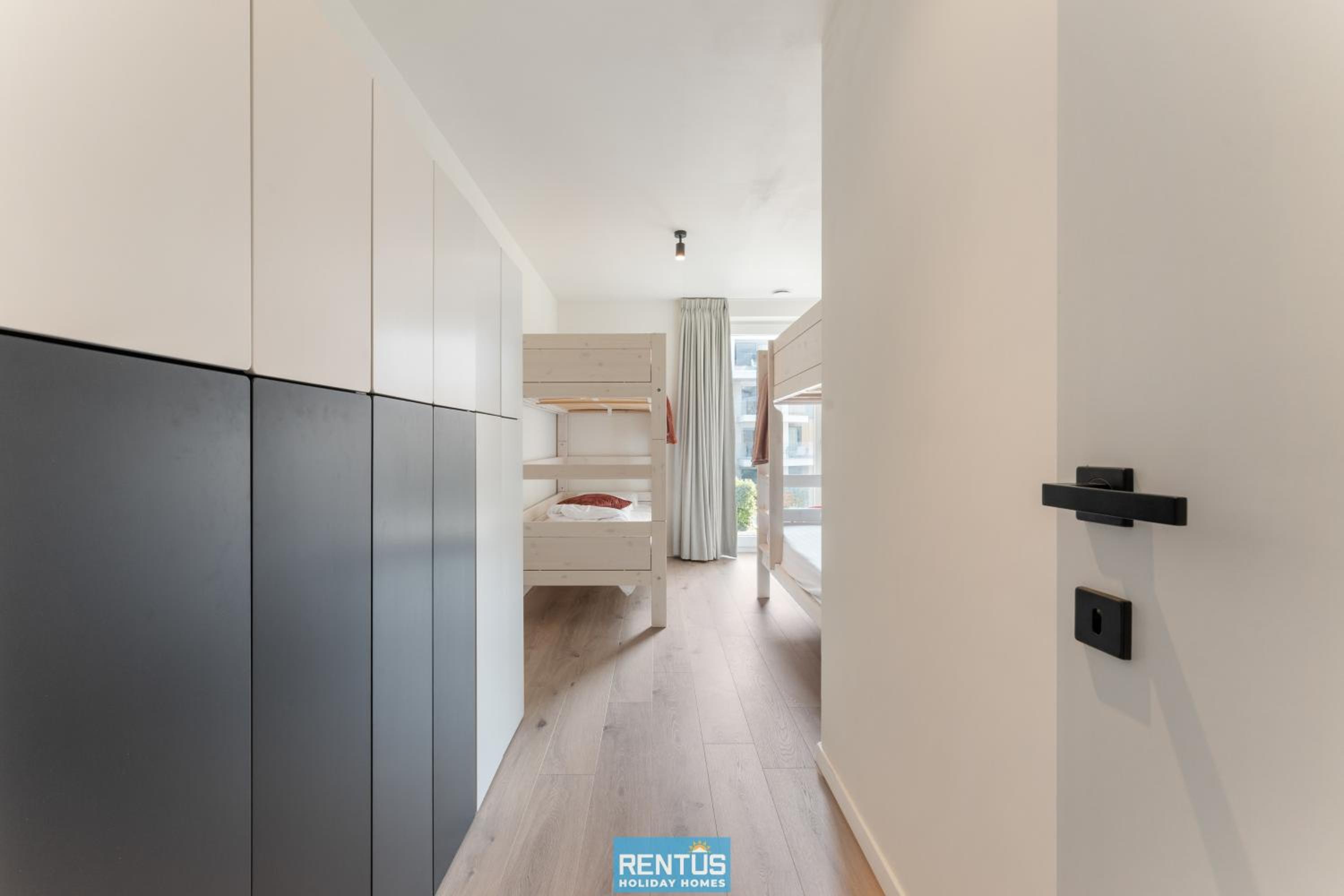 Zwem & Zen - spacious apartment with outdoor pool