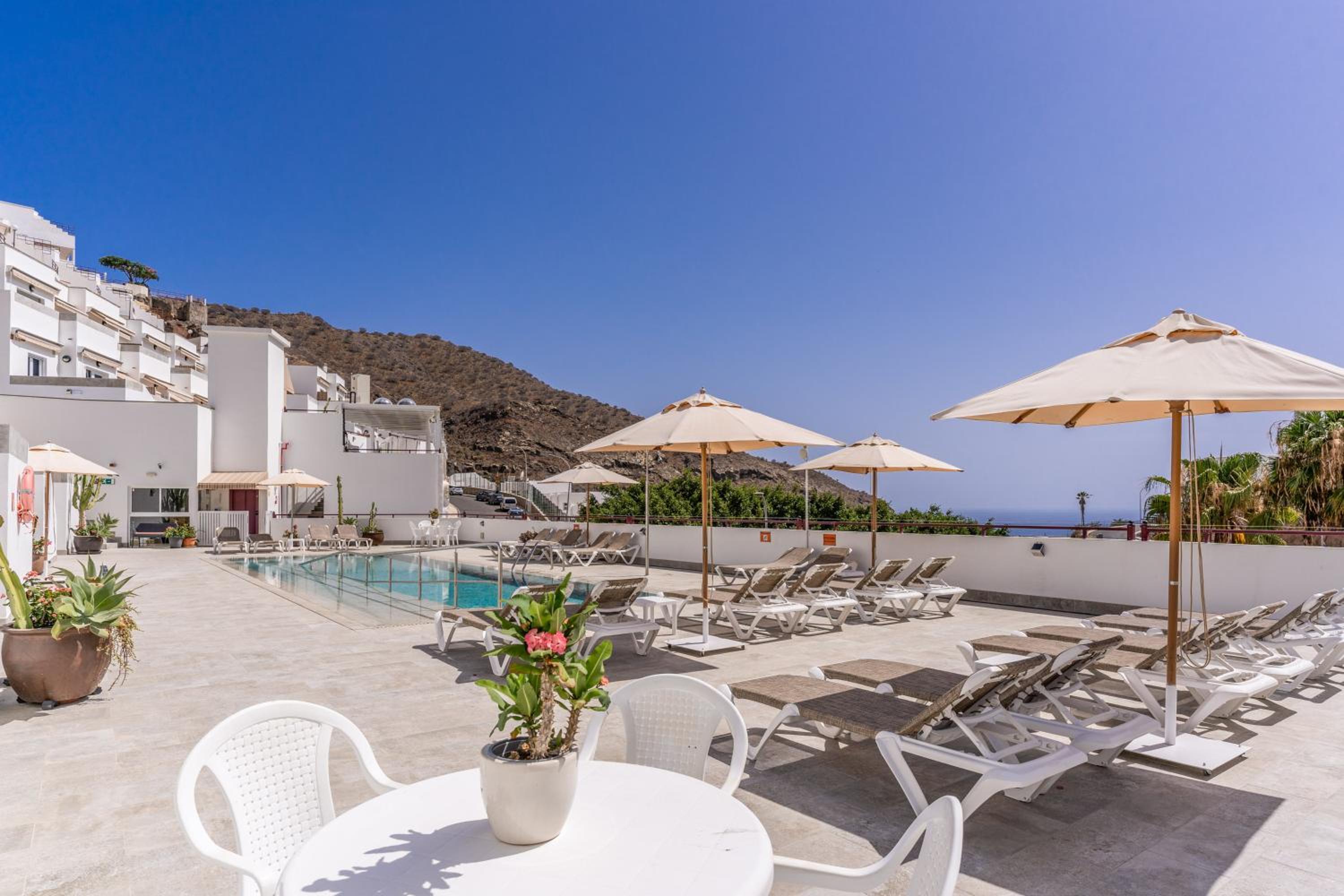 Granada II Apartments