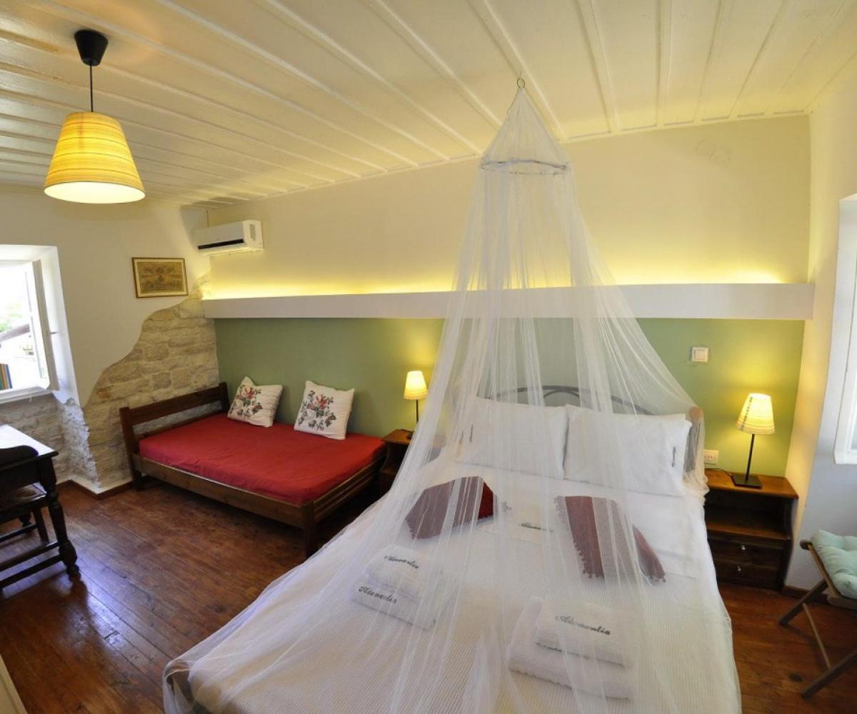 Adamantia 17th Century Room D1 view 5
