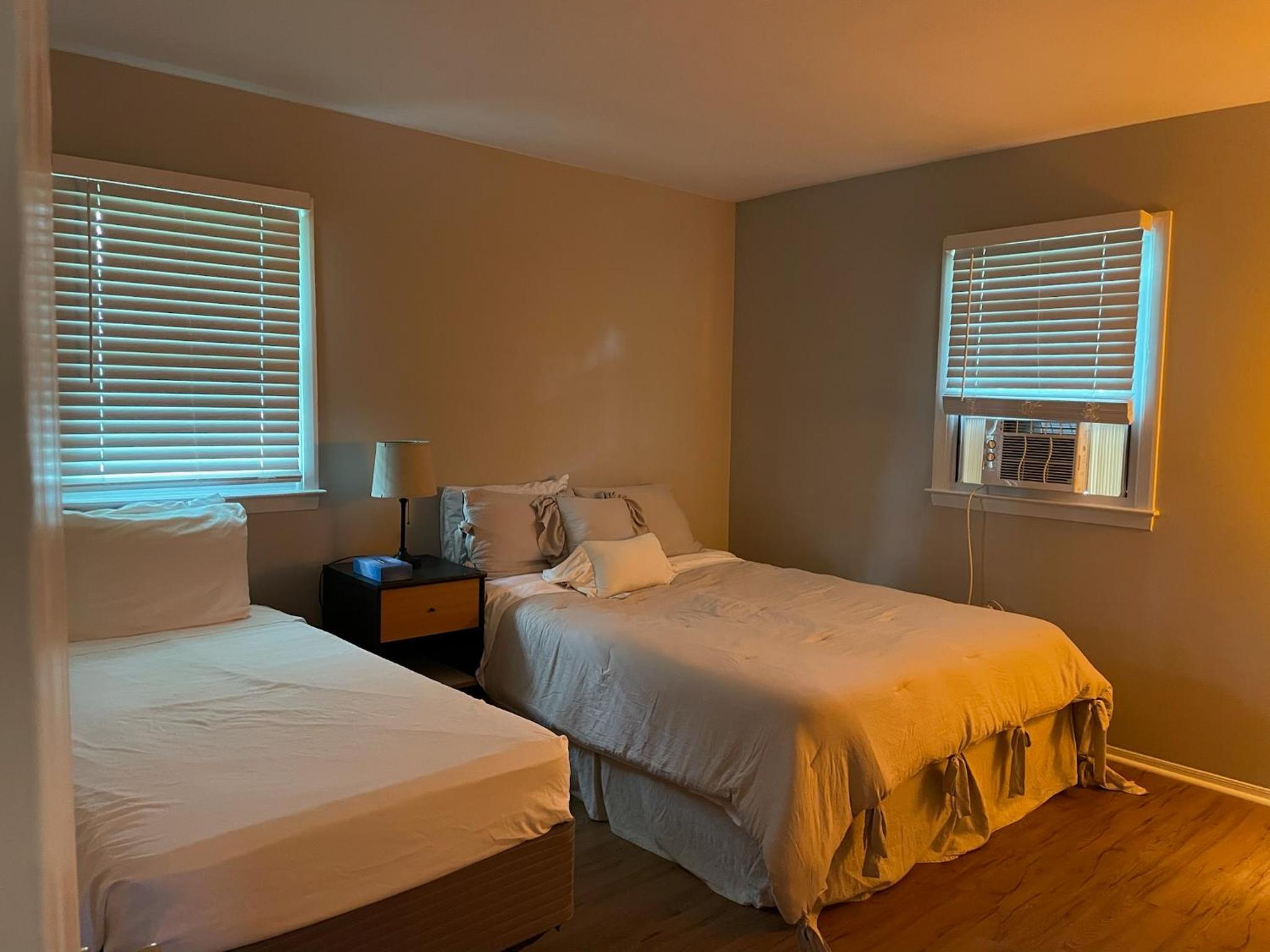 Room near the beach and shopping 13 view 5
