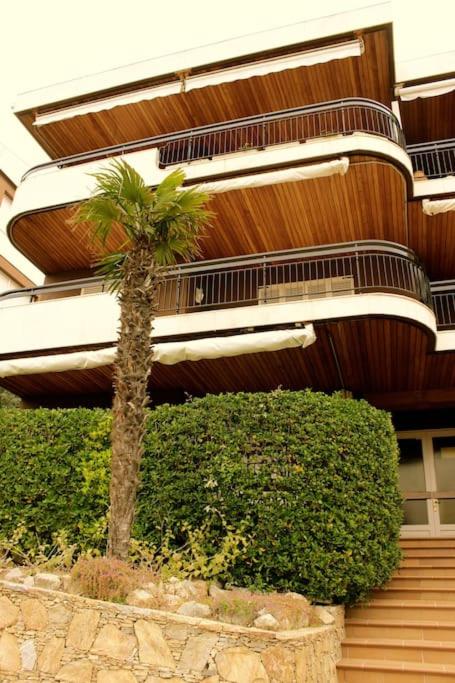 Beach apartment overseeing the sea