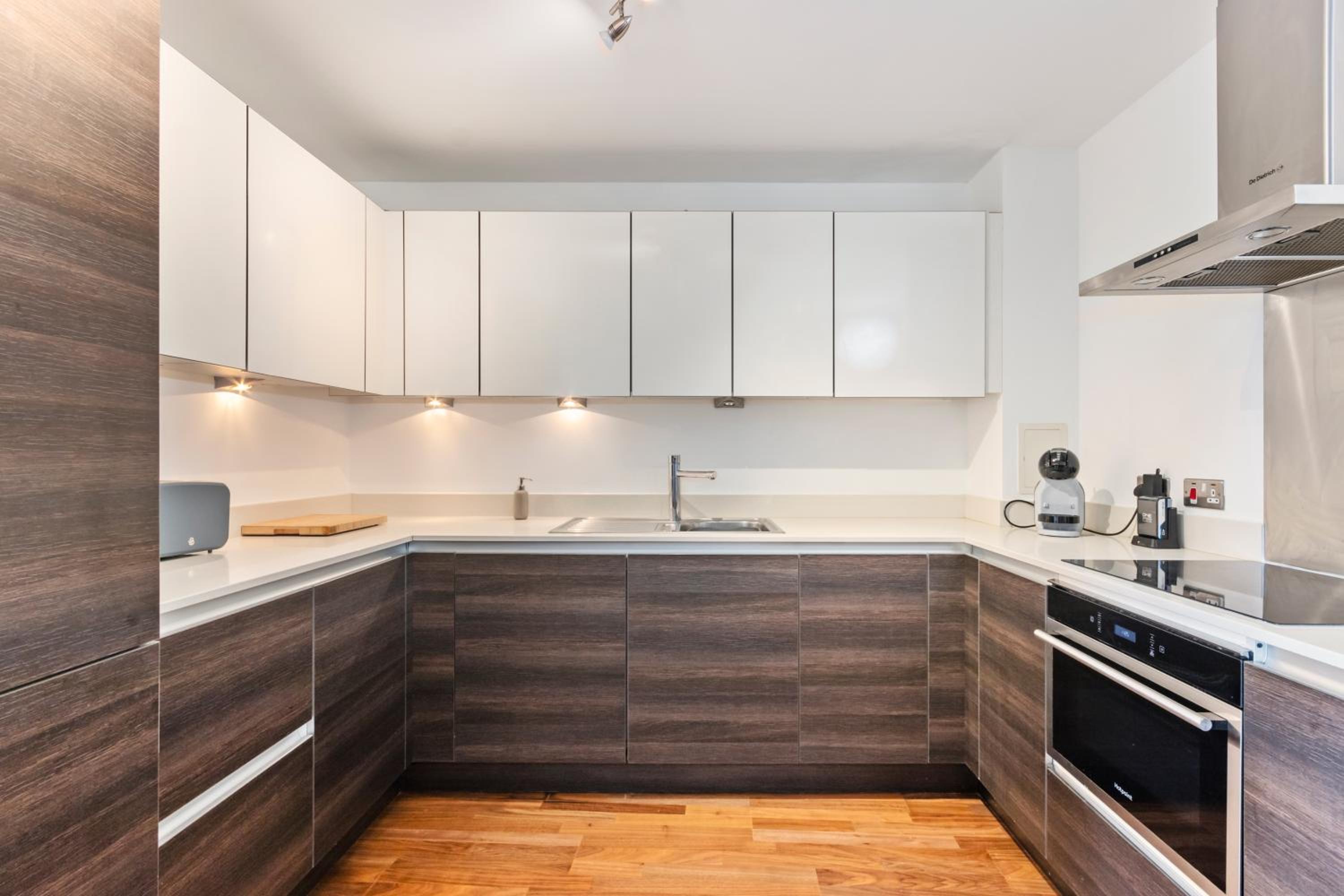 Modern Central 1 bed Wimbledon pad