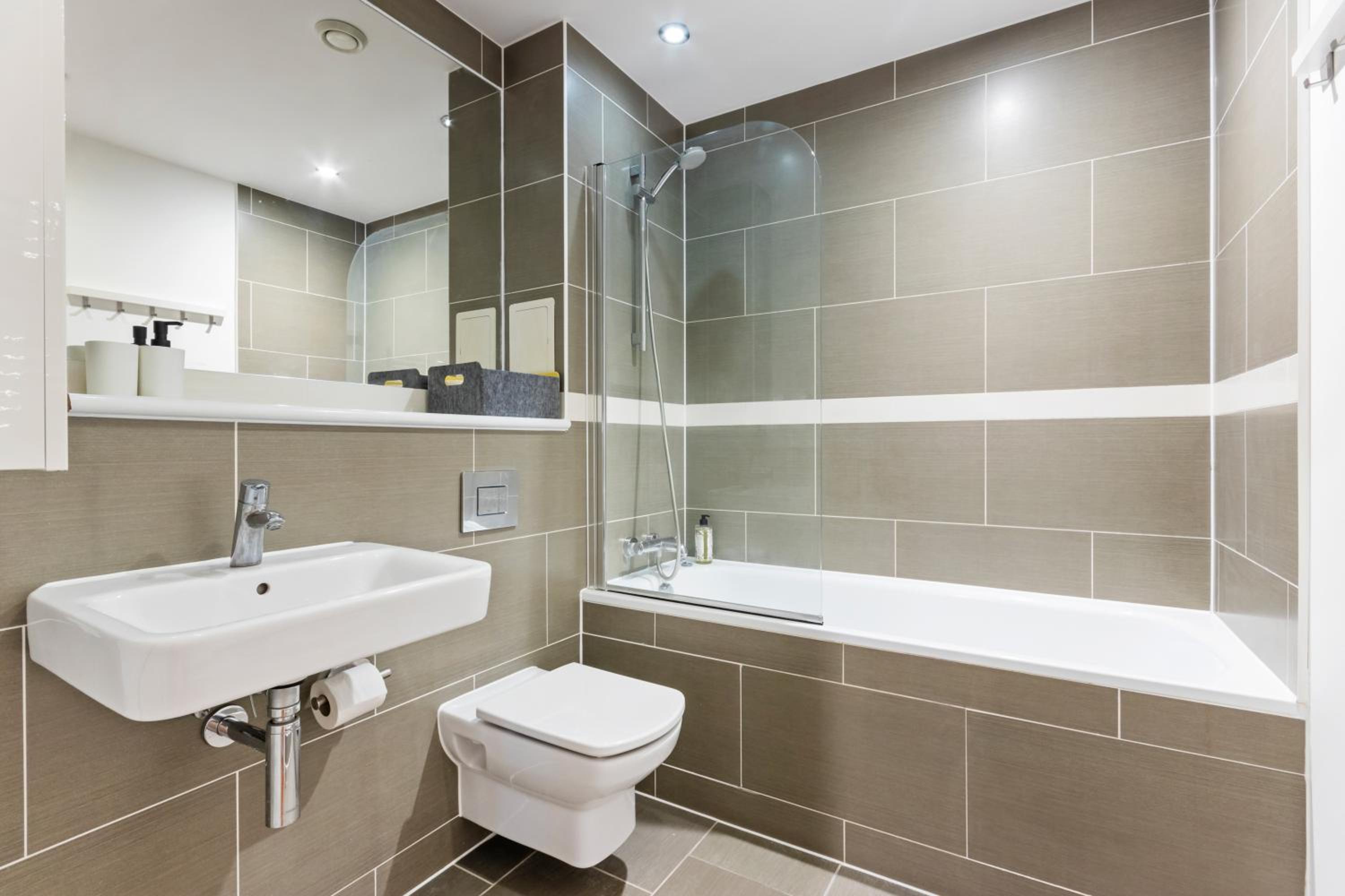 Modern Central 1 bed Wimbledon pad