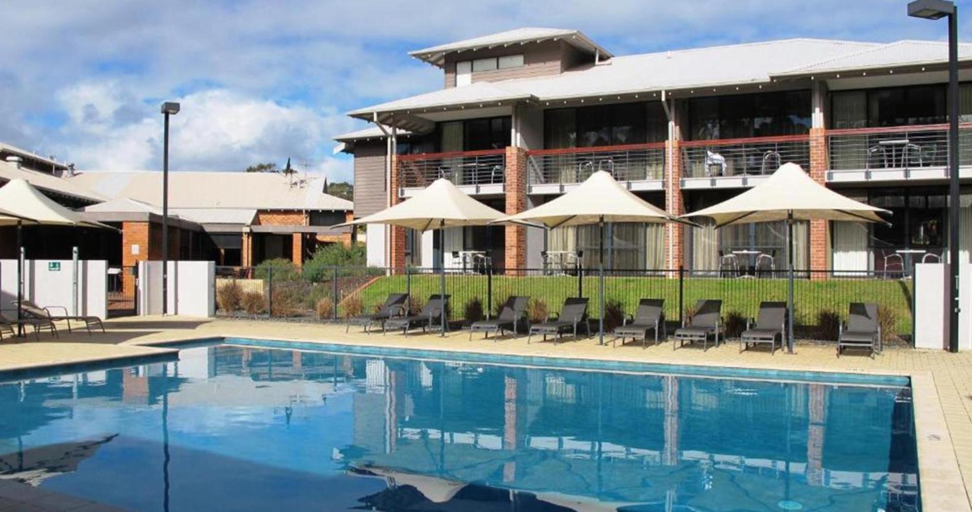 Forest Edge Villa - Family Friendly - Walk To Town
