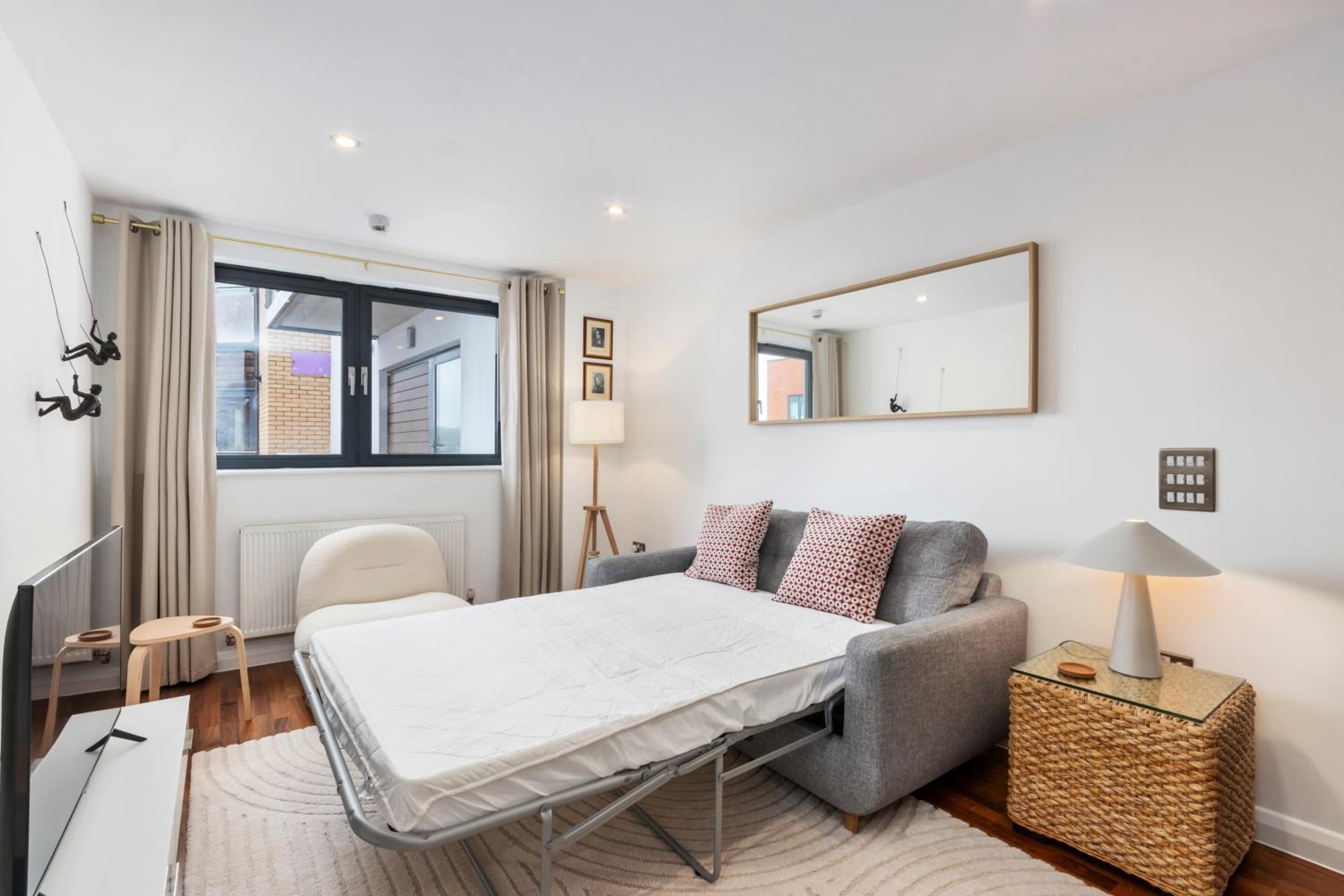 Modern Central 1 bed Wimbledon pad