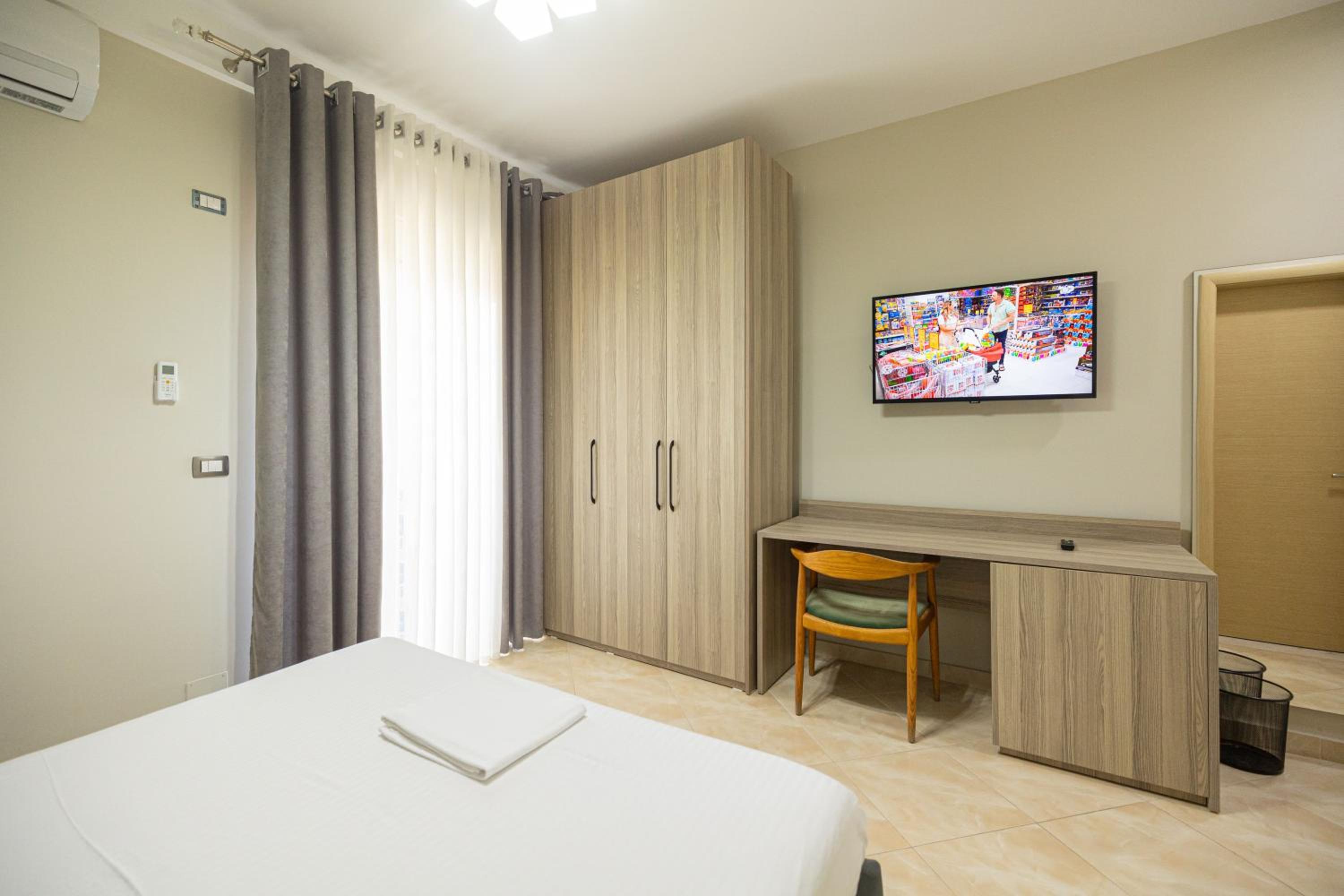 Sunflower Rooms