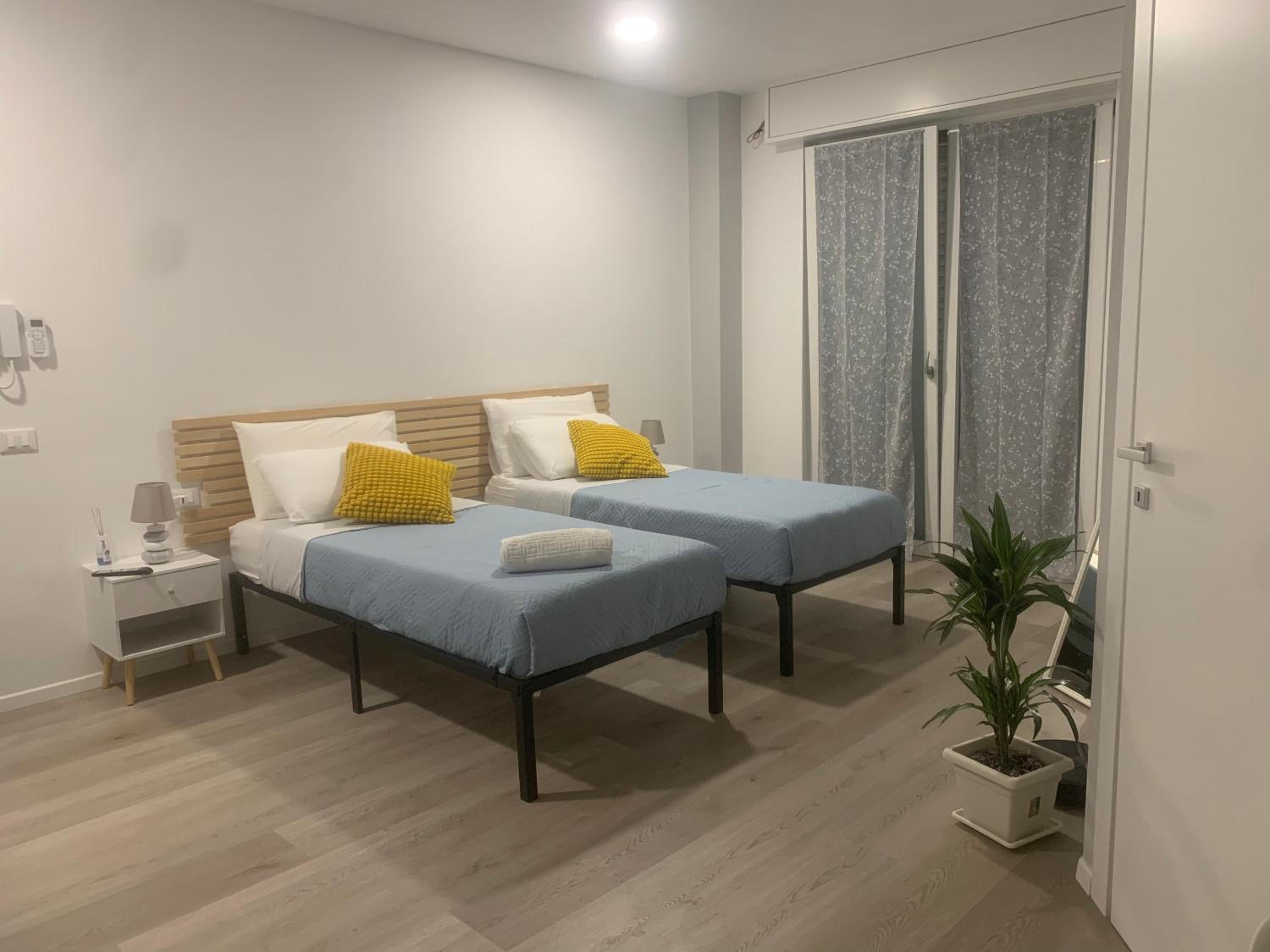 OnlyRoomsRhoFIERA