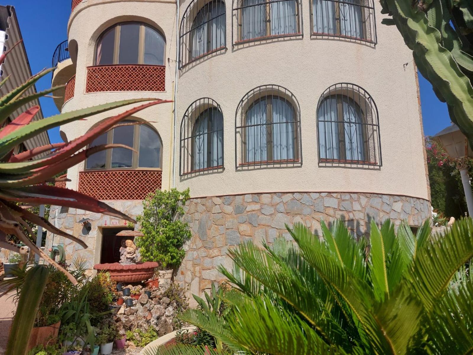 Chalet Los Almendros con piscina privada