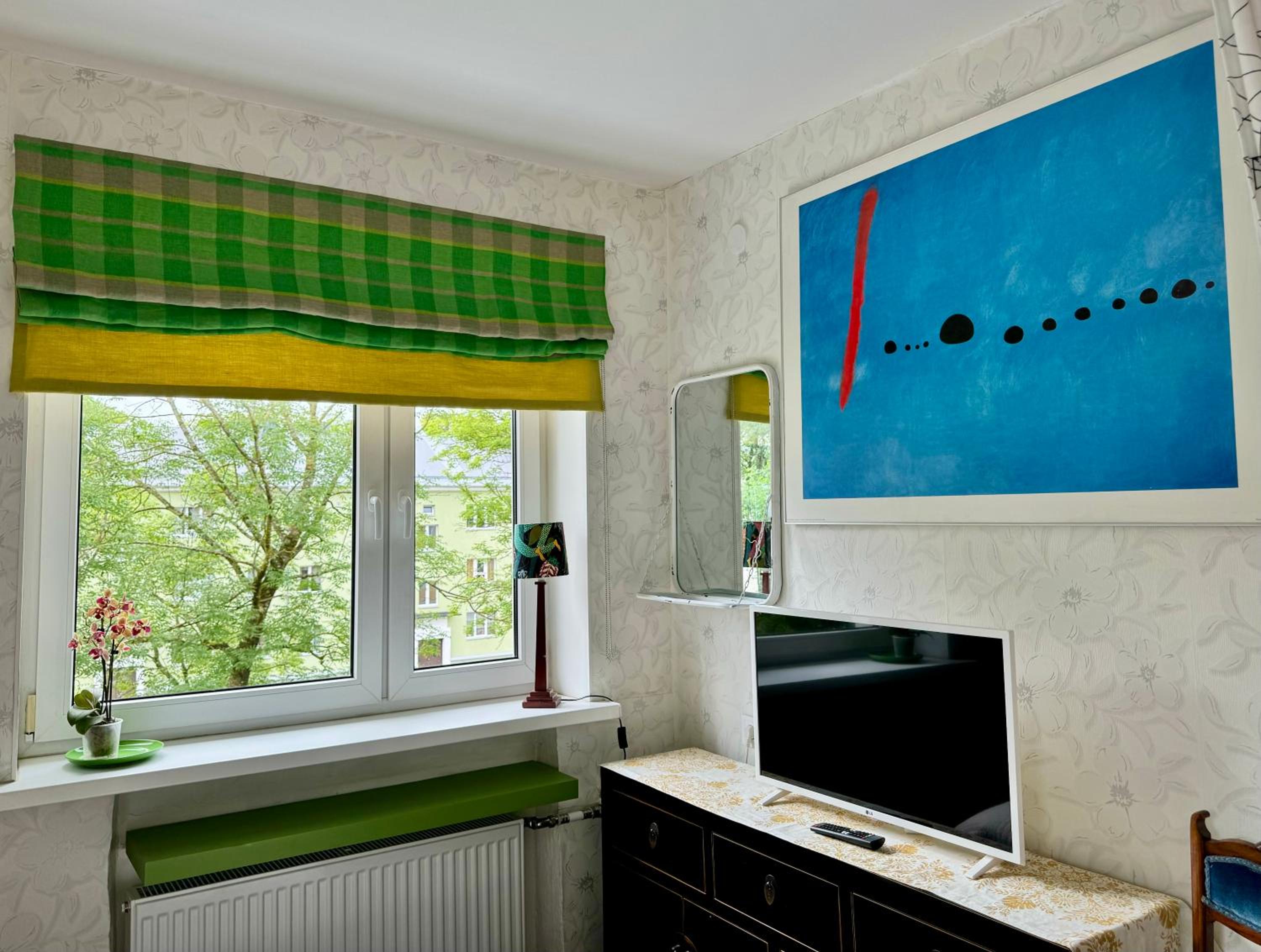 LITTLE LONDON ONE boutique apartment Netflix TV Old Town