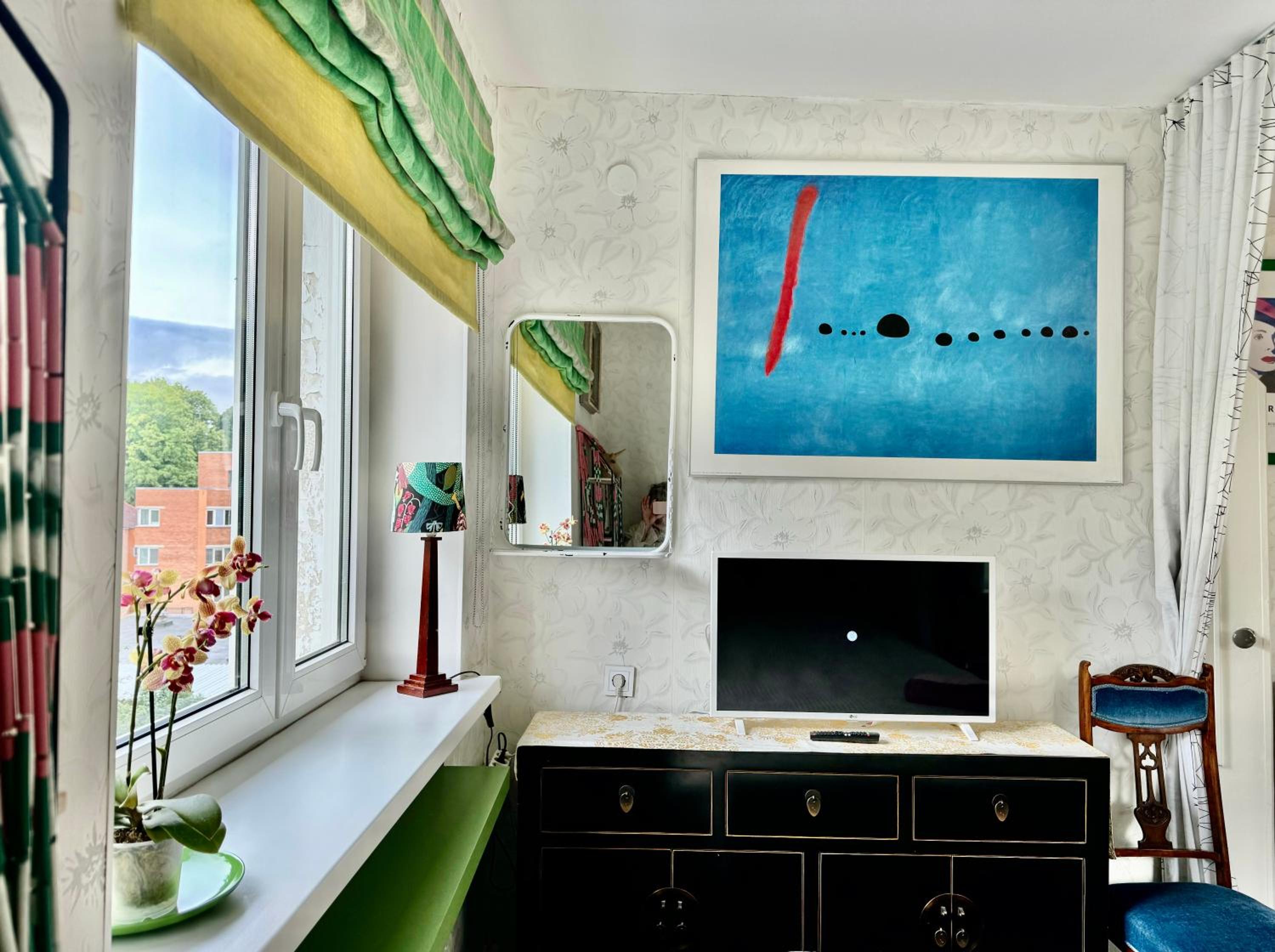 LITTLE LONDON ONE boutique apartment Netflix TV Old Town