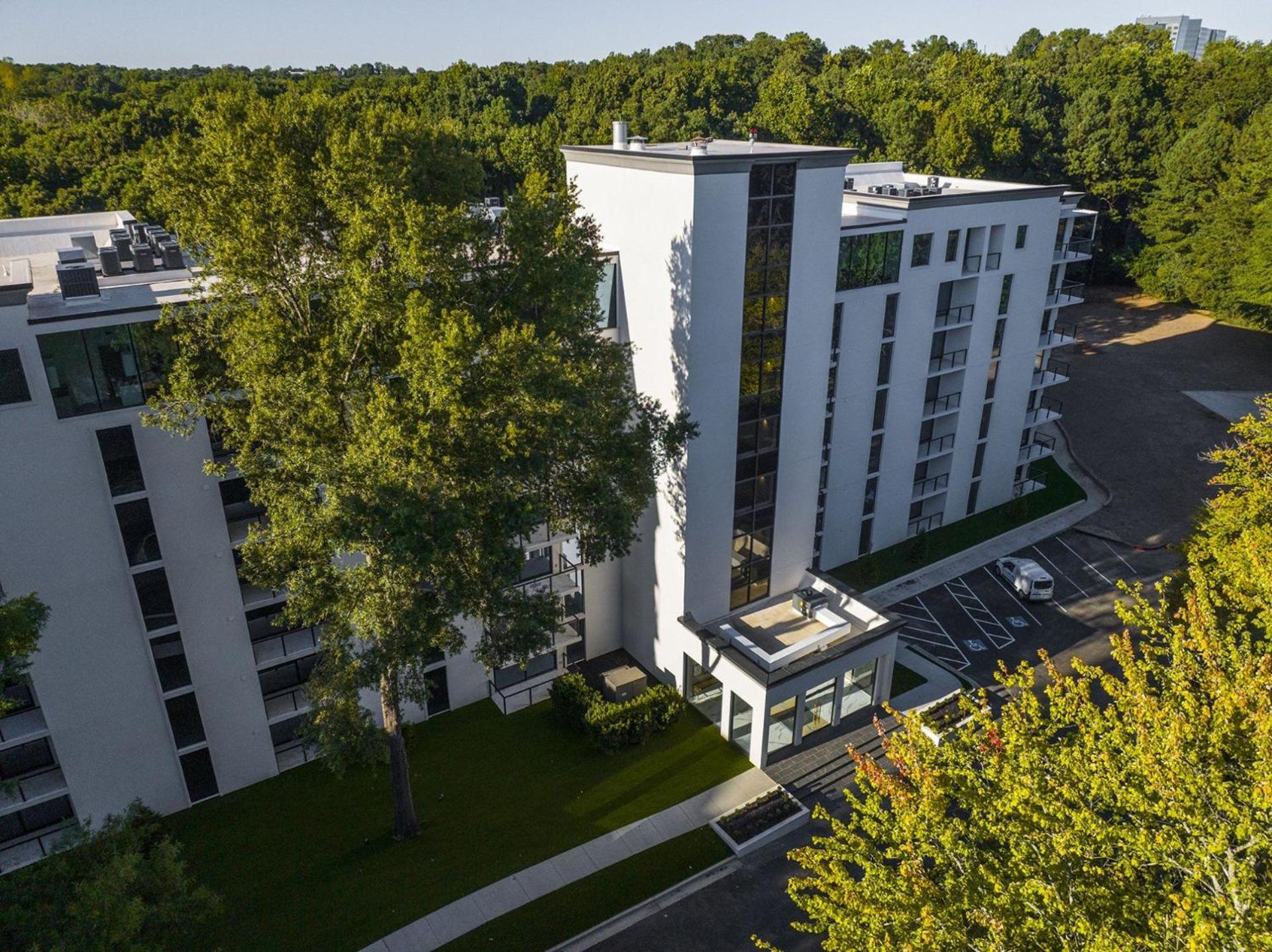 Luxury Condo 5 minutes from Truist park ! view 4