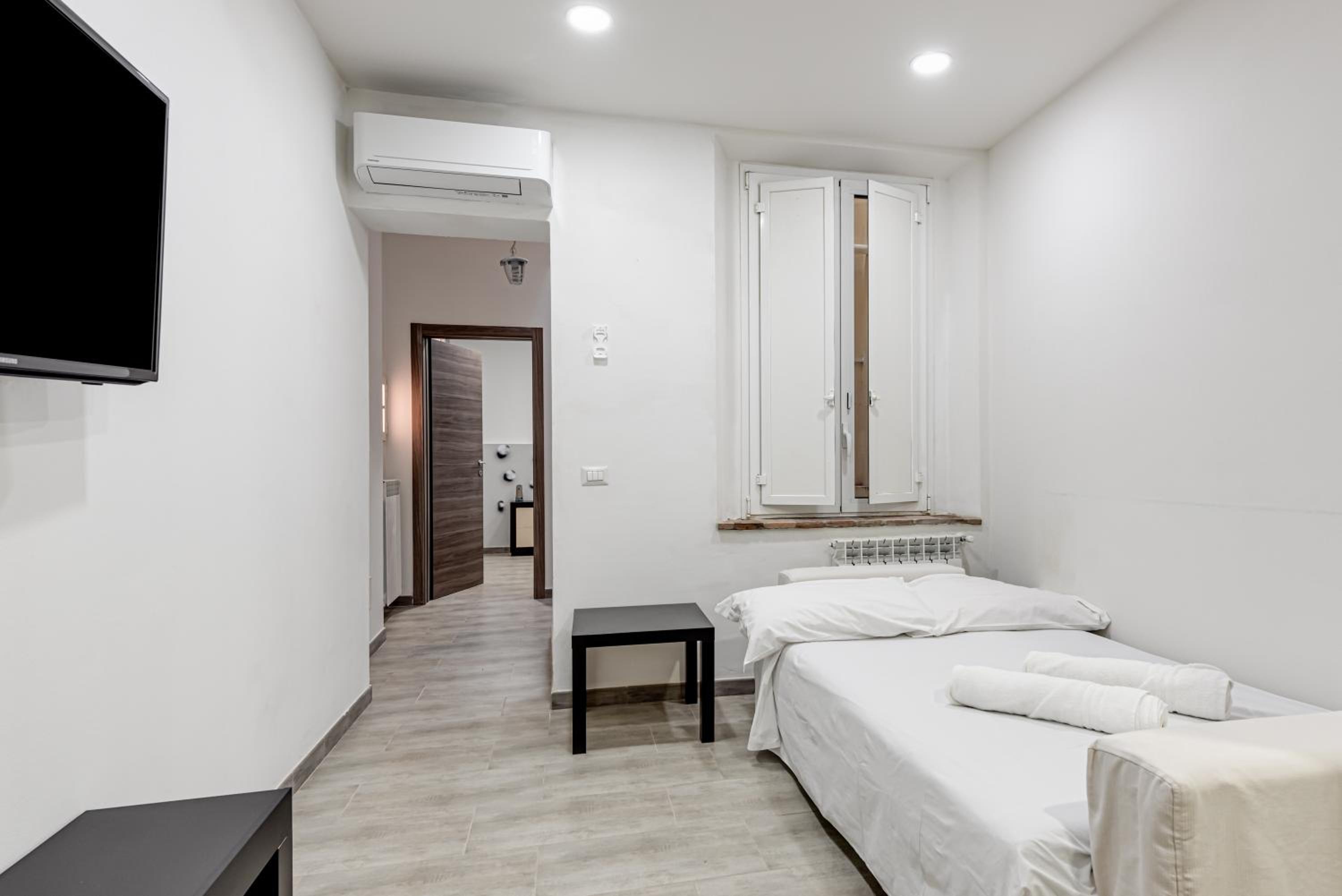 Comfortable flat in the center en Empoli — hotel room