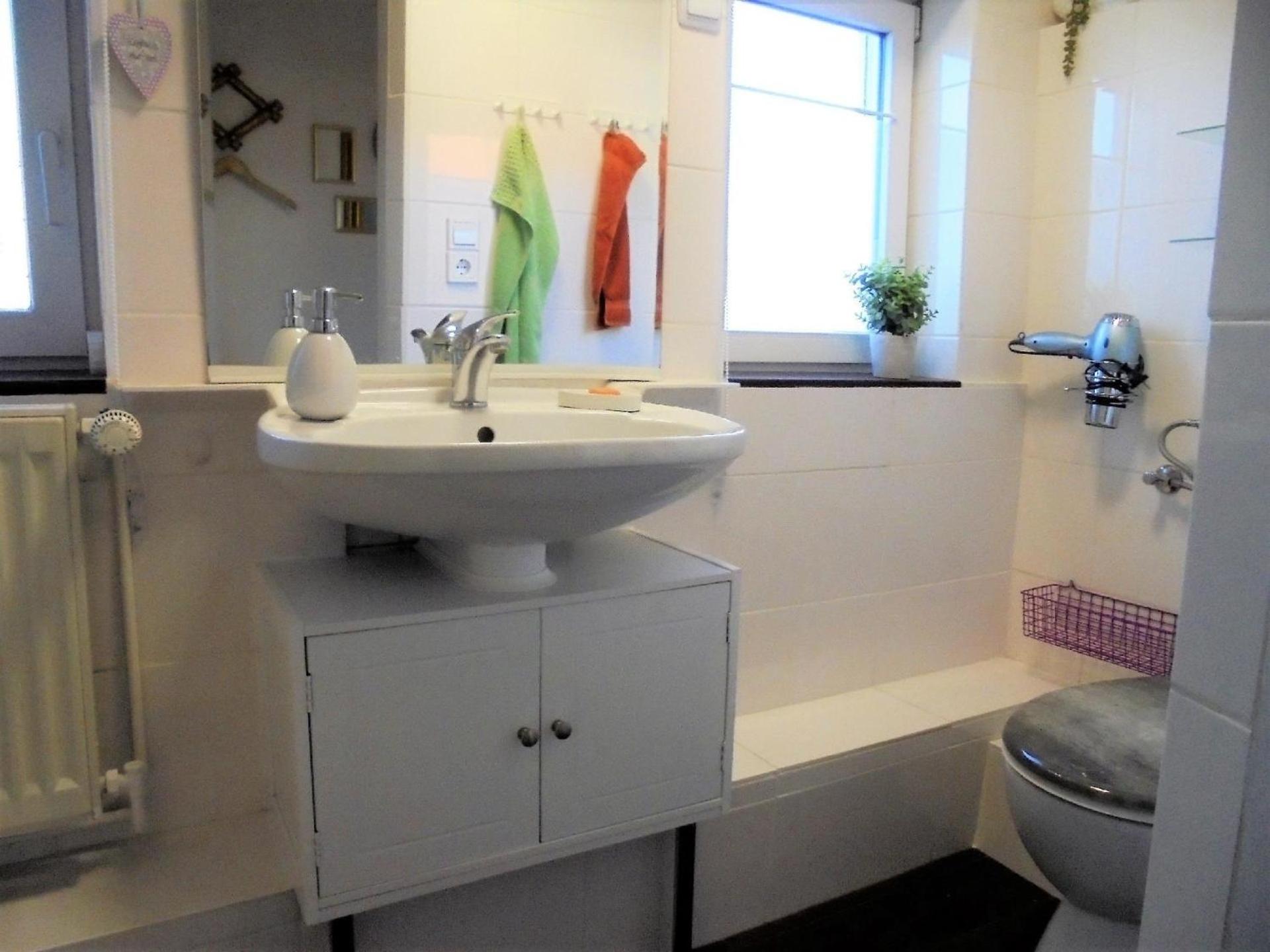 Geräumige Ferienwohnung In Zingst Mit Terrasse