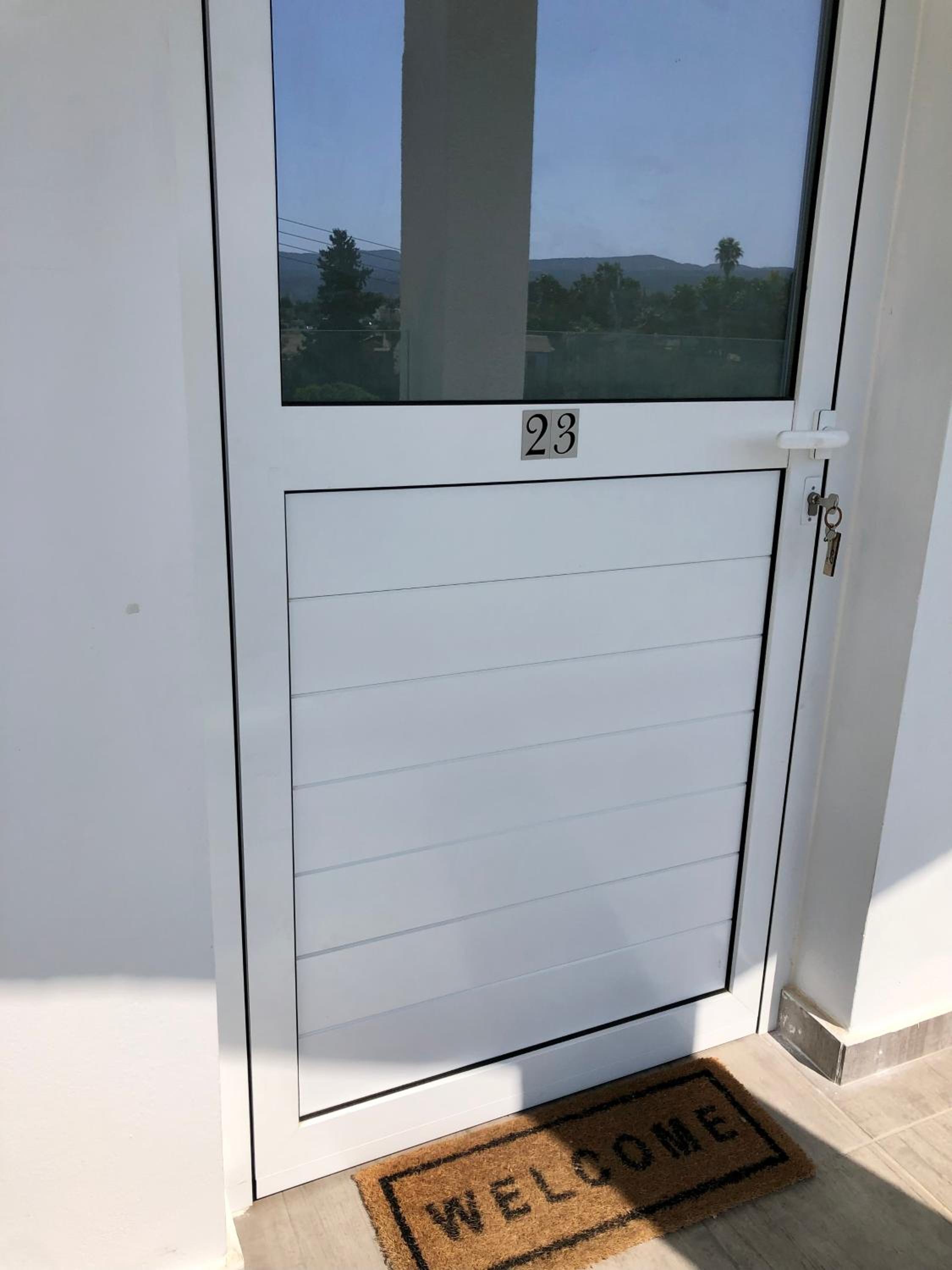 White House studio with sea view and parking