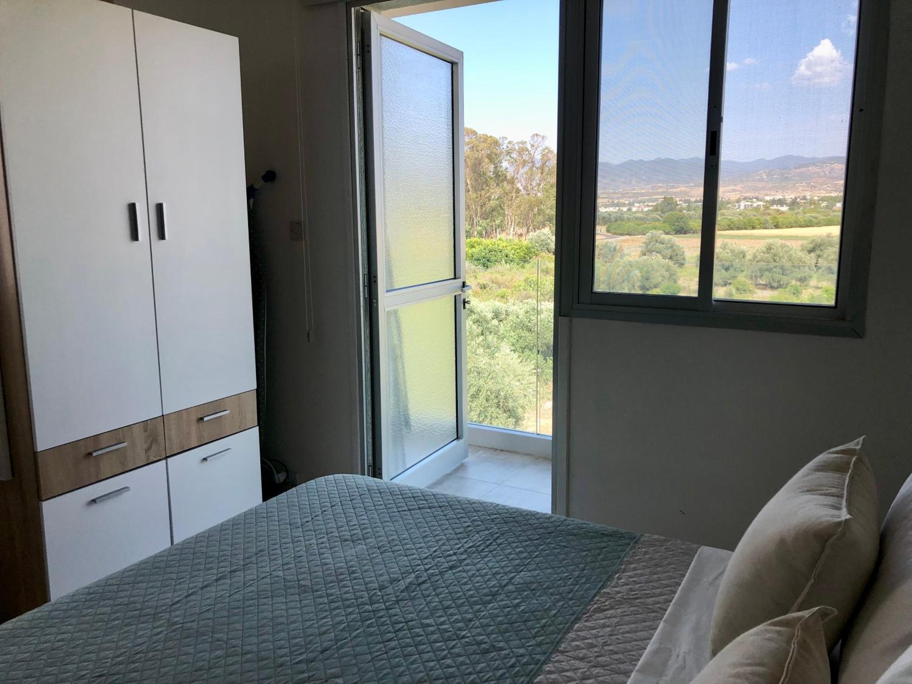 White House studio with sea view and parking