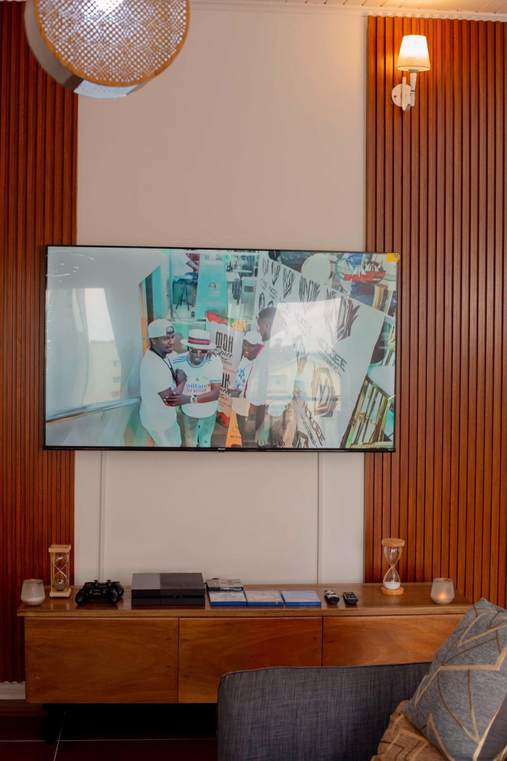 PS5- Free WiFi - washing machine -Free Netflix-canalsat-PS4