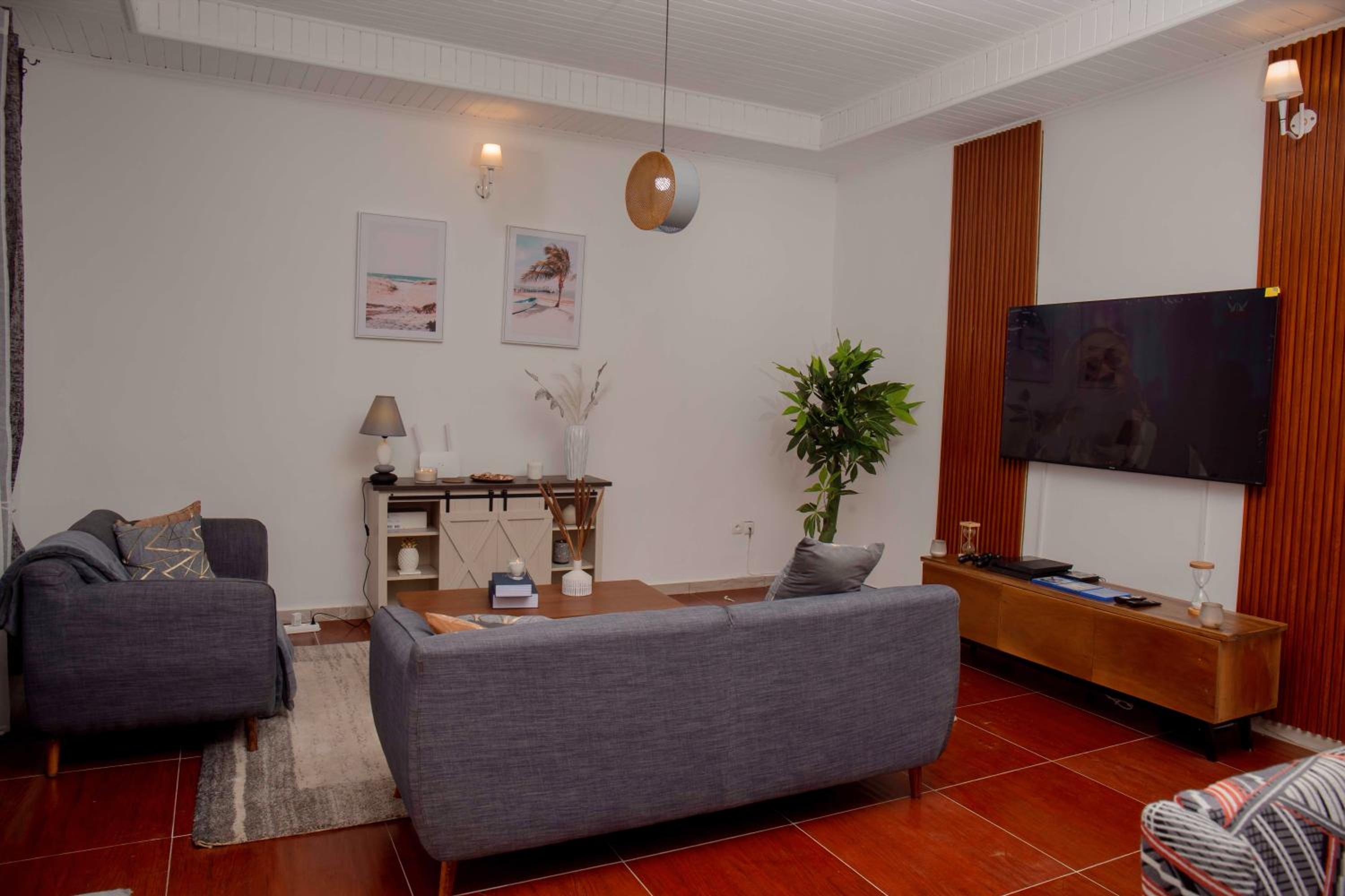 PS5- Free WiFi - washing machine -Free Netflix-canalsat-PS4