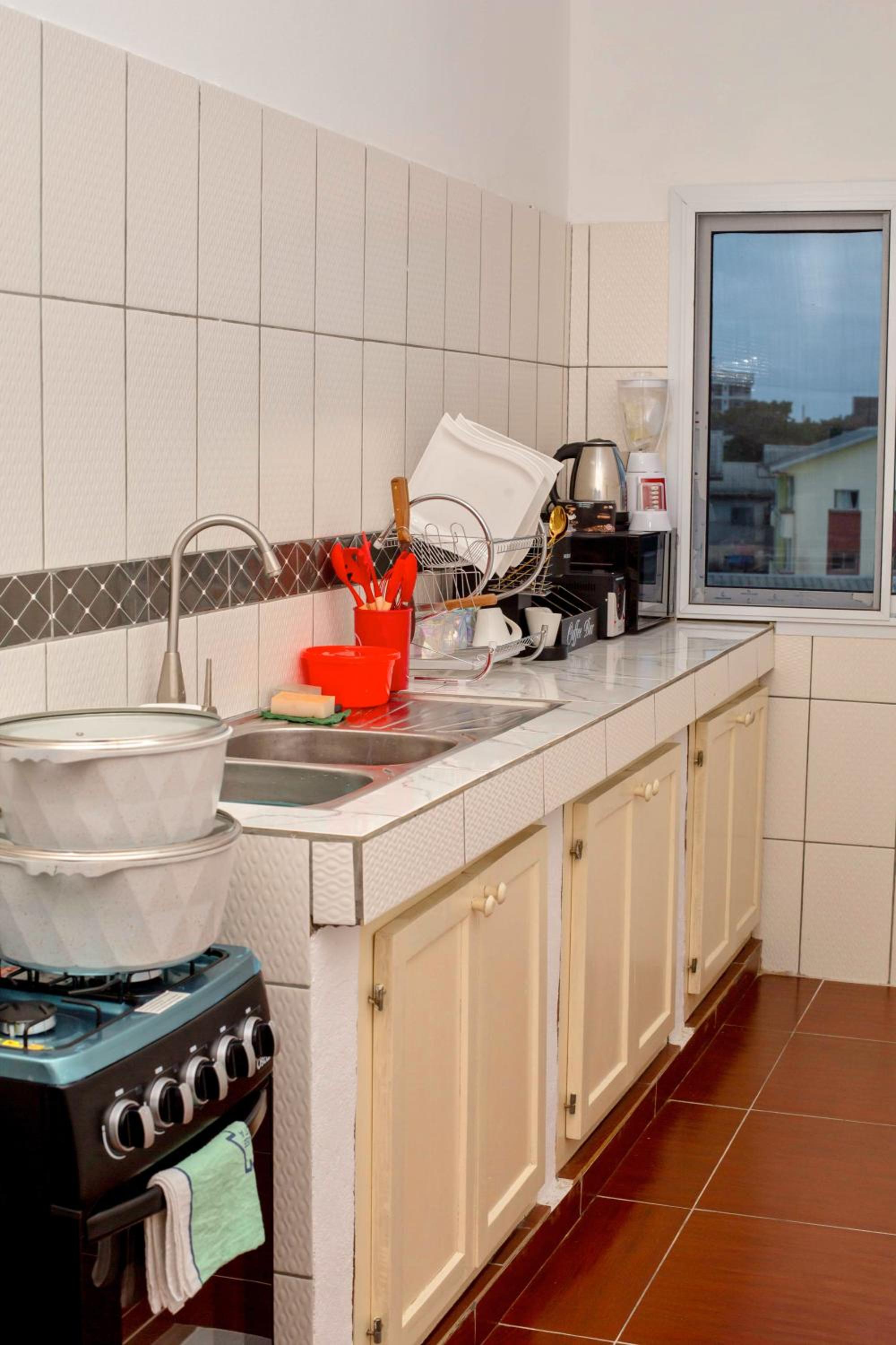PS5- Free WiFi - washing machine -Free Netflix-canalsat-PS4