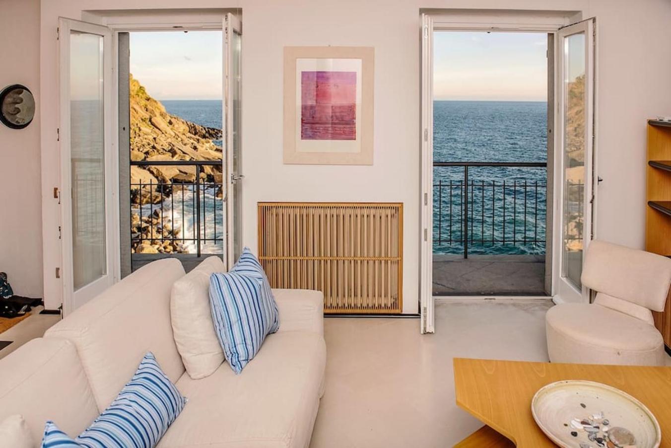 Carattino 12 Idyllic Seafront Retreat