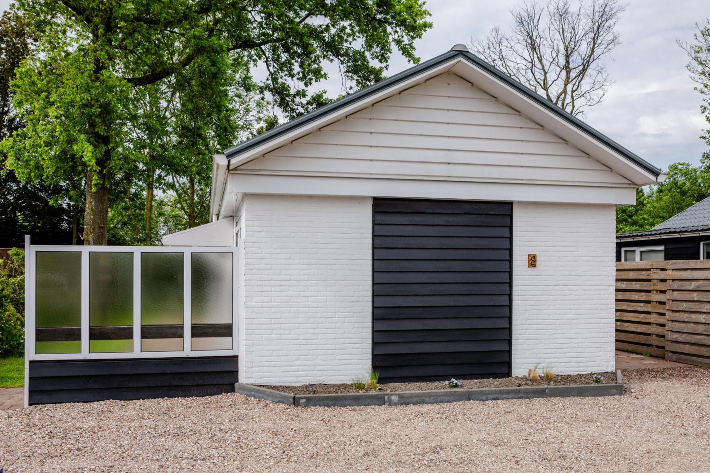 Sfeervolle bungalow op vakantiepark Baarland view 2