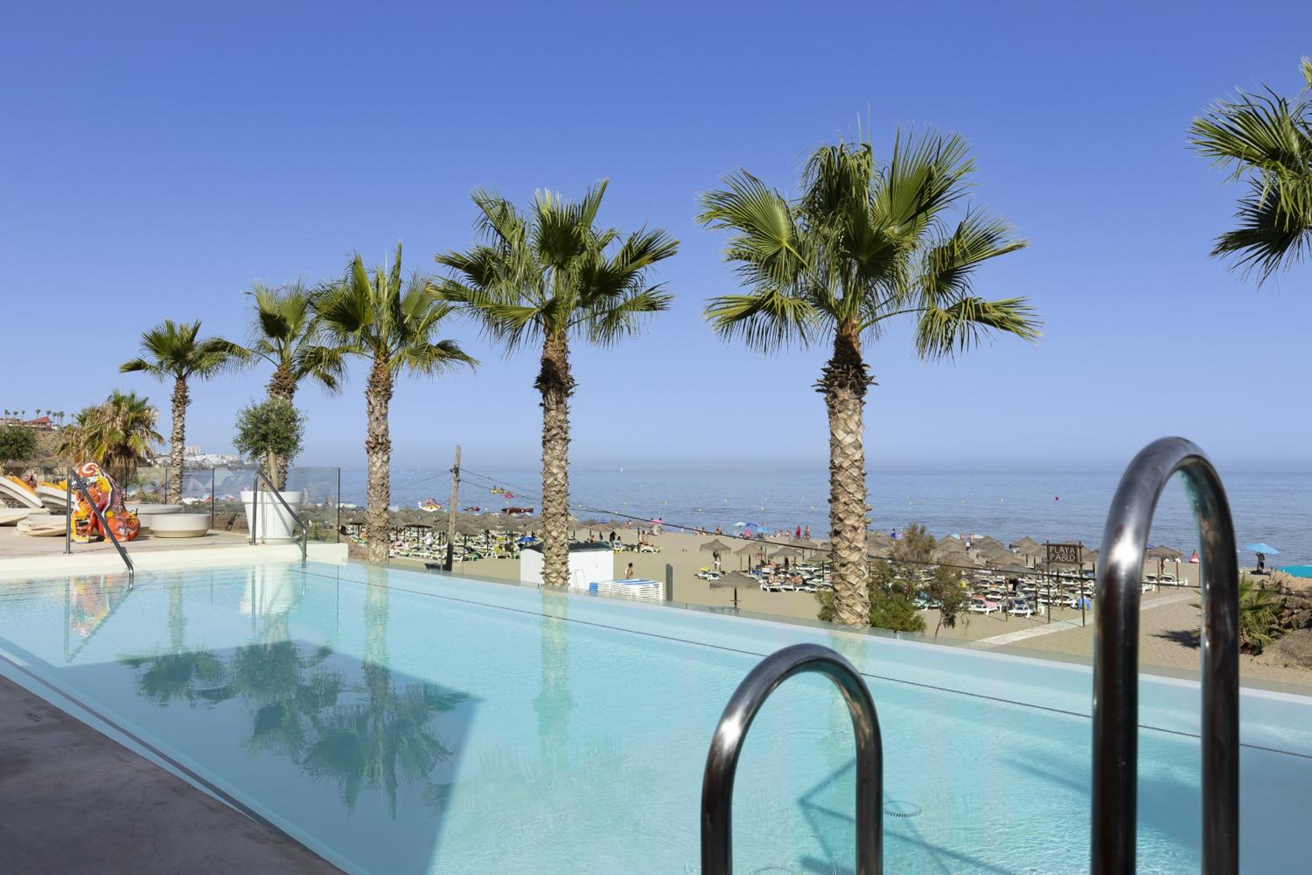Modern Luxury Suite with Terrace in Higueron