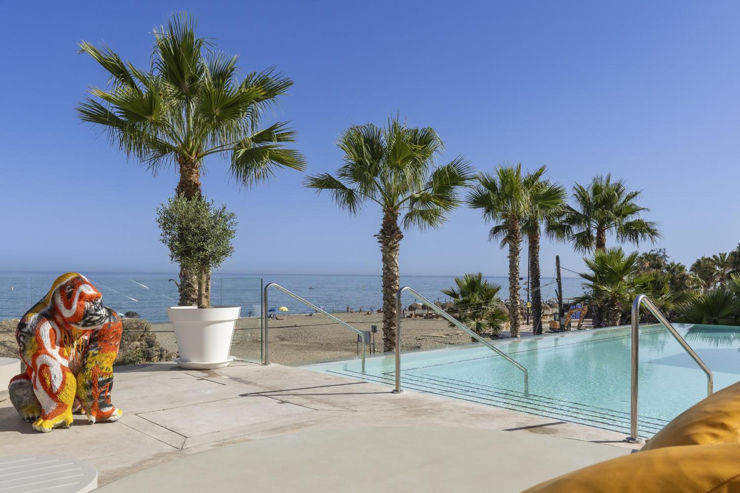 Modern Luxury Suite with Terrace in Higueron
