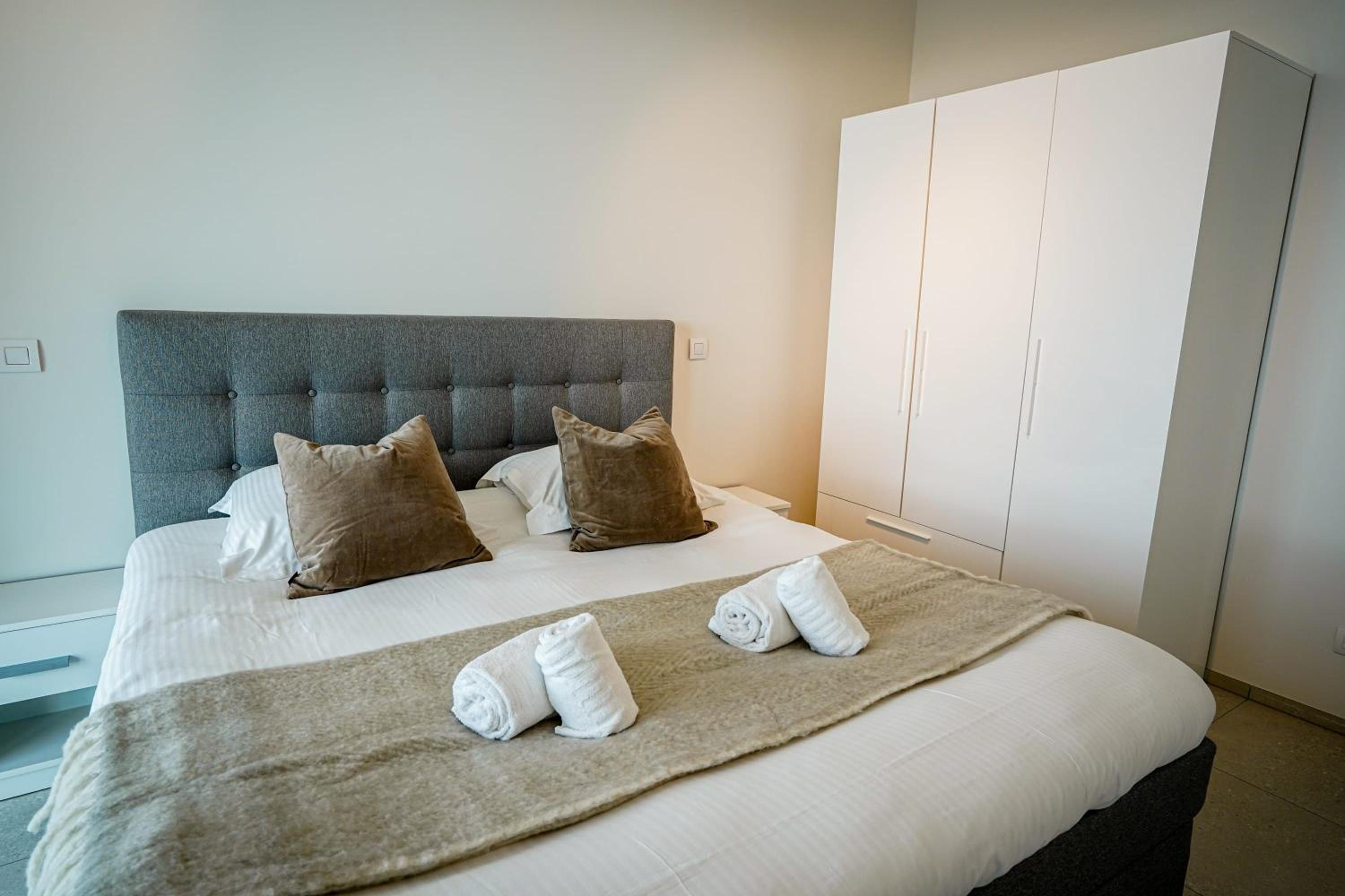 Huswell - Beautiful apartment with communal pool and gym