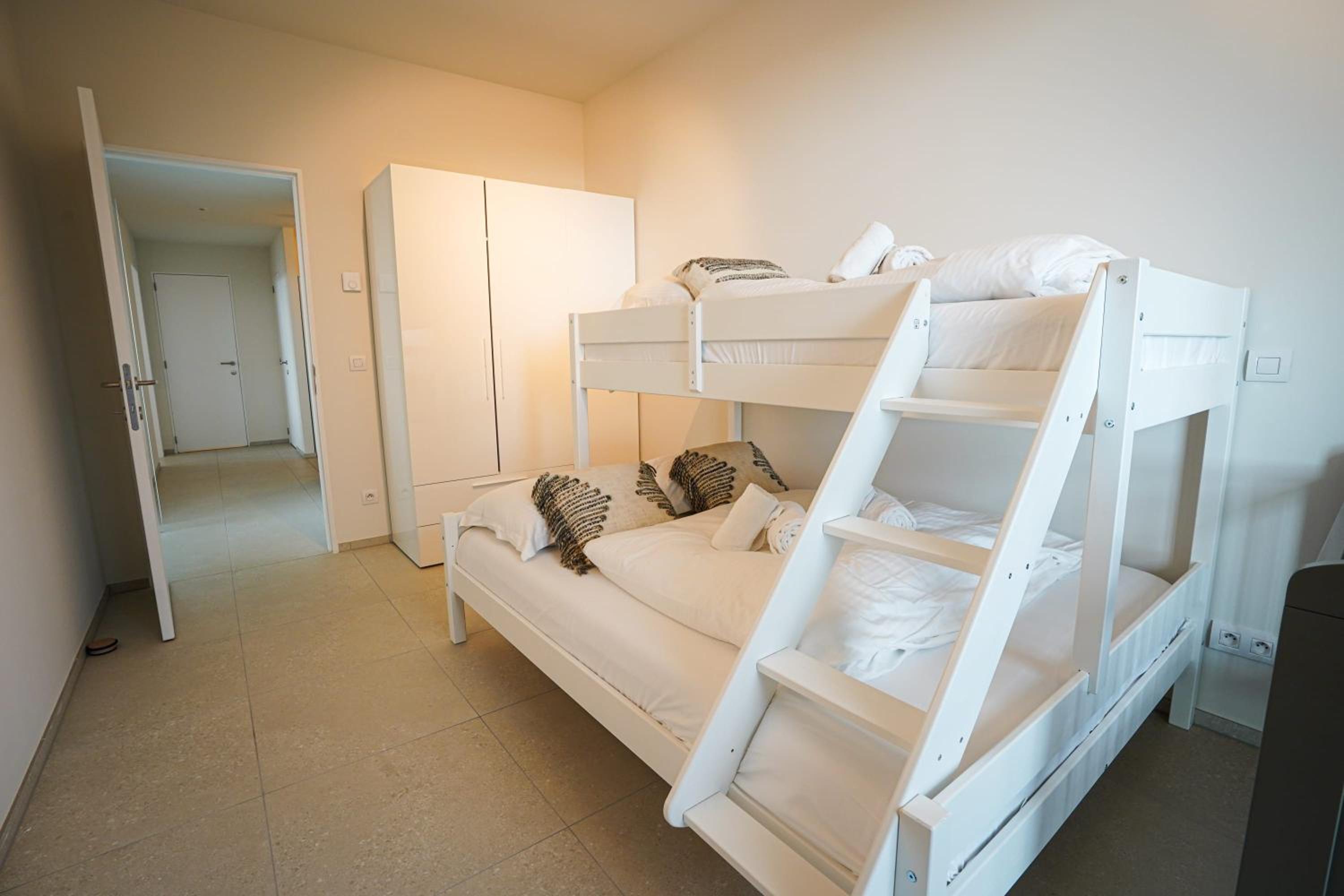 Huswell - Beautiful apartment with communal pool and gym