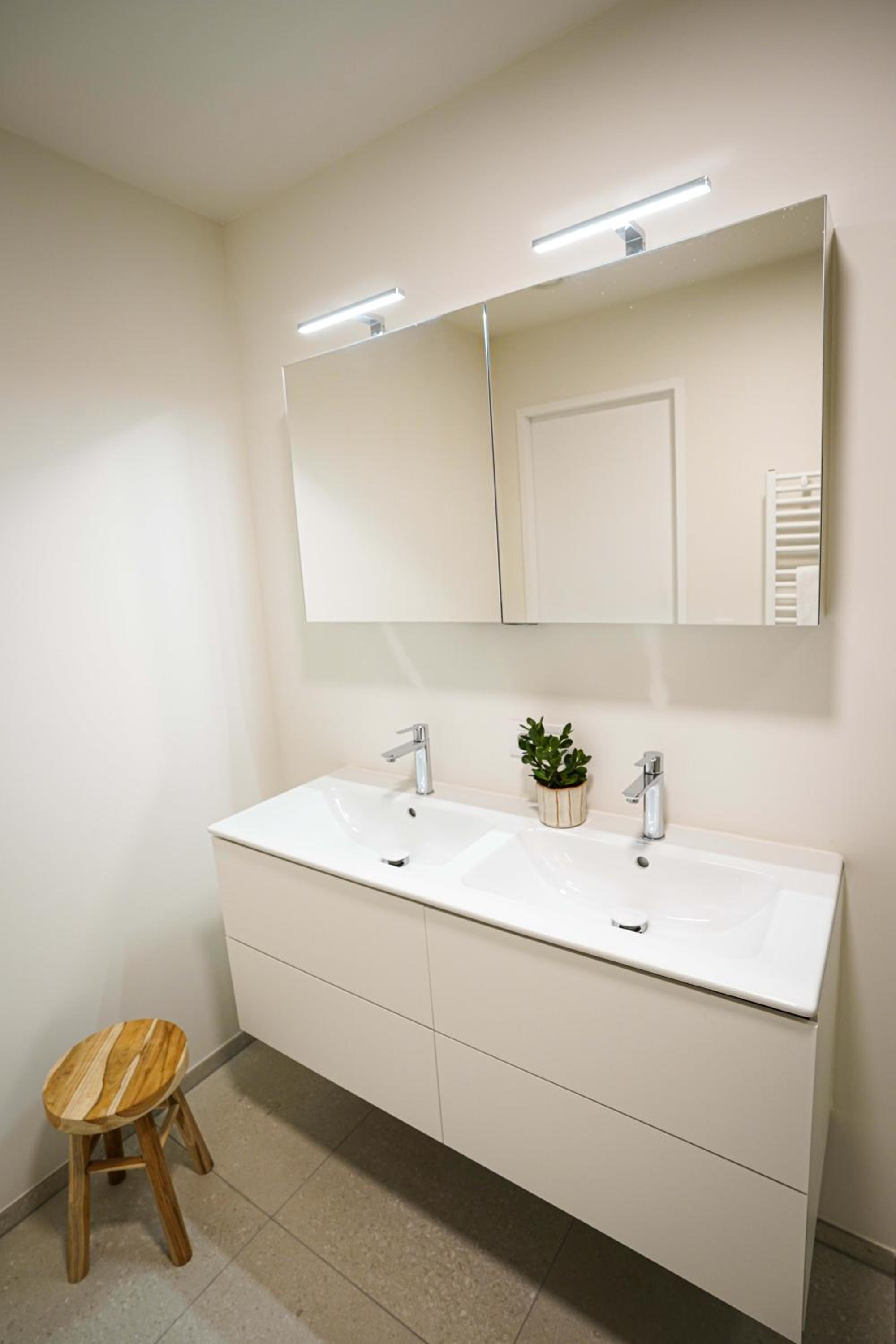 Huswell - Beautiful apartment with communal pool and gym
